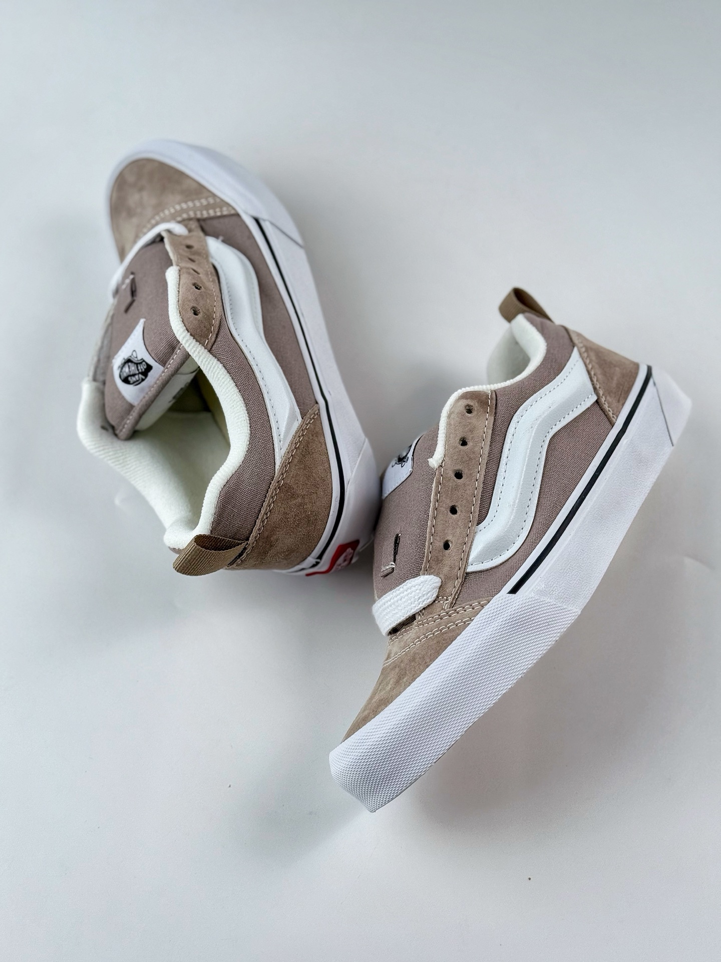 130 Vans Knu Skool 浅棕白 肥胖版立体大Logo 加厚鞋舌 低帮复古休闲硫化面包鞋