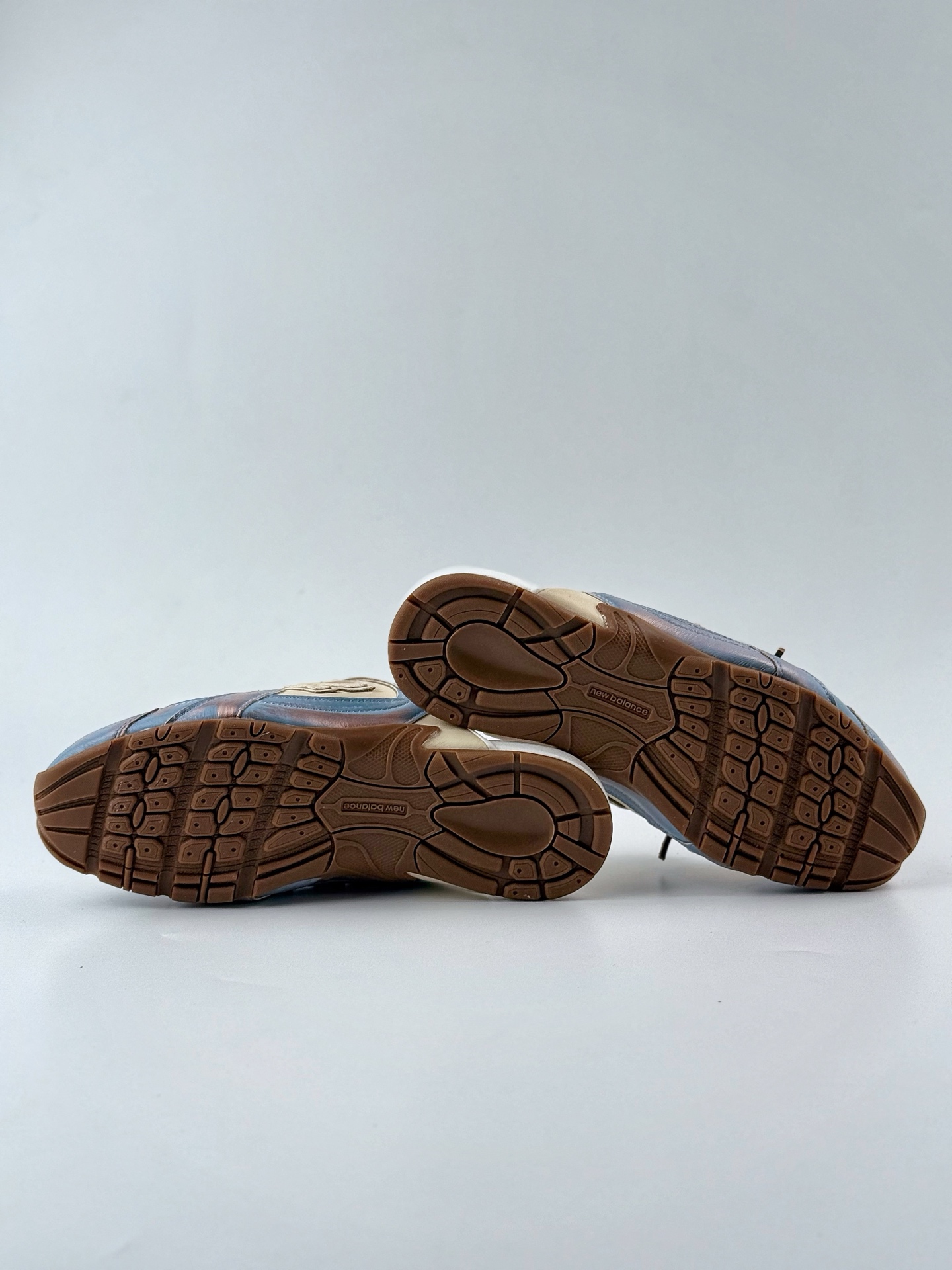 210 New Balance x Miumiu 缪缪联名 24s联名款运动鞋