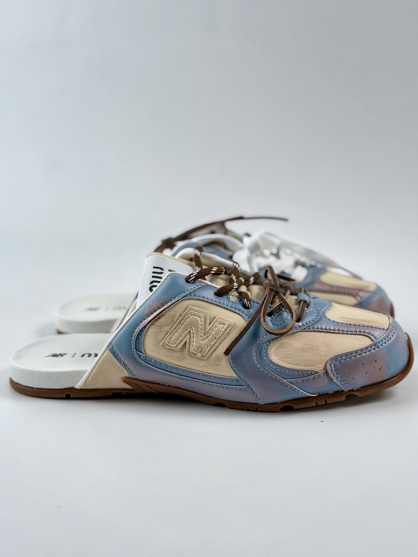 210 New Balance x Miumiu 缪缪联名 24s联名款运动鞋