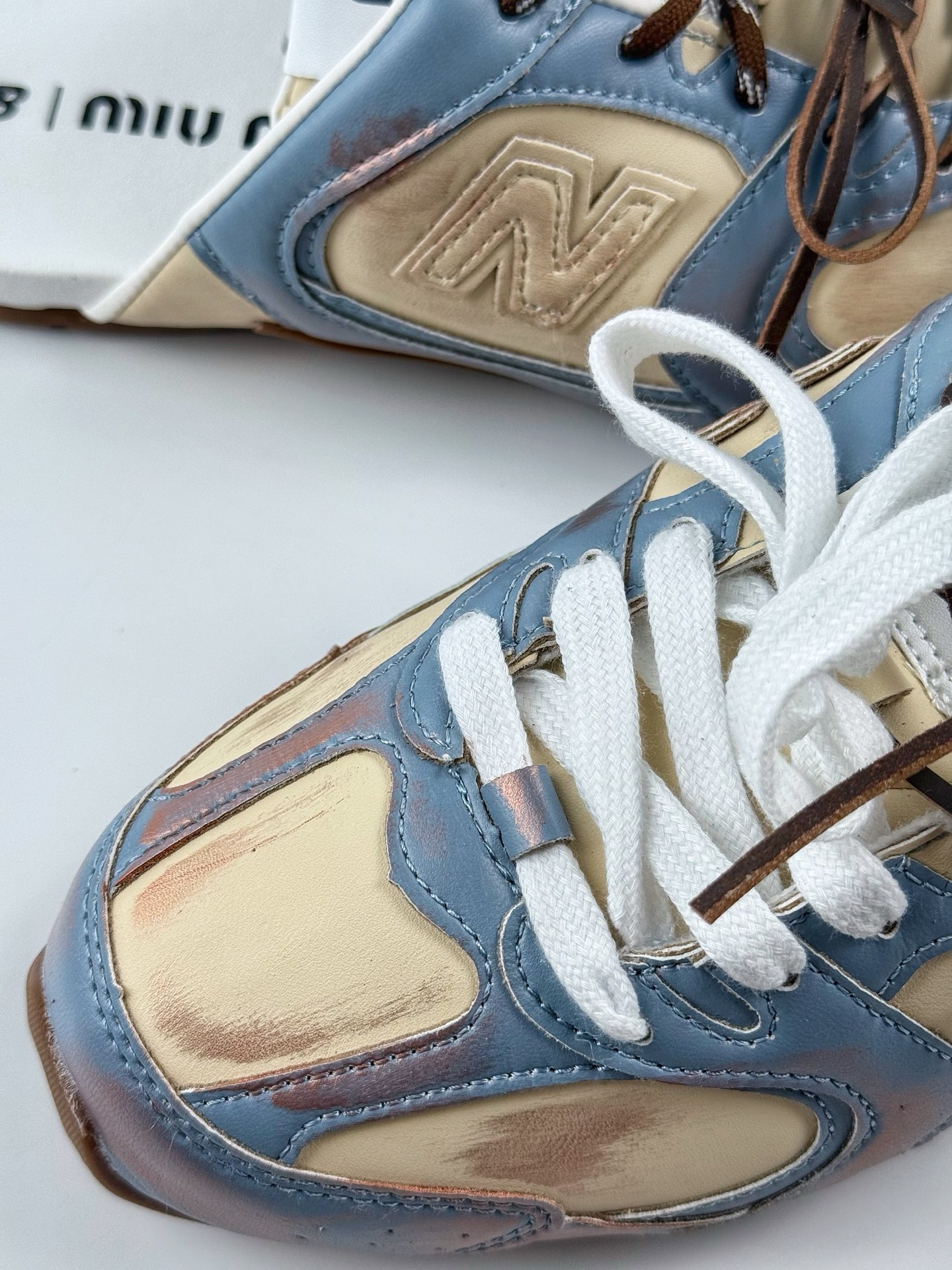210 New Balance x Miumiu 缪缪联名 24s联名款运动鞋