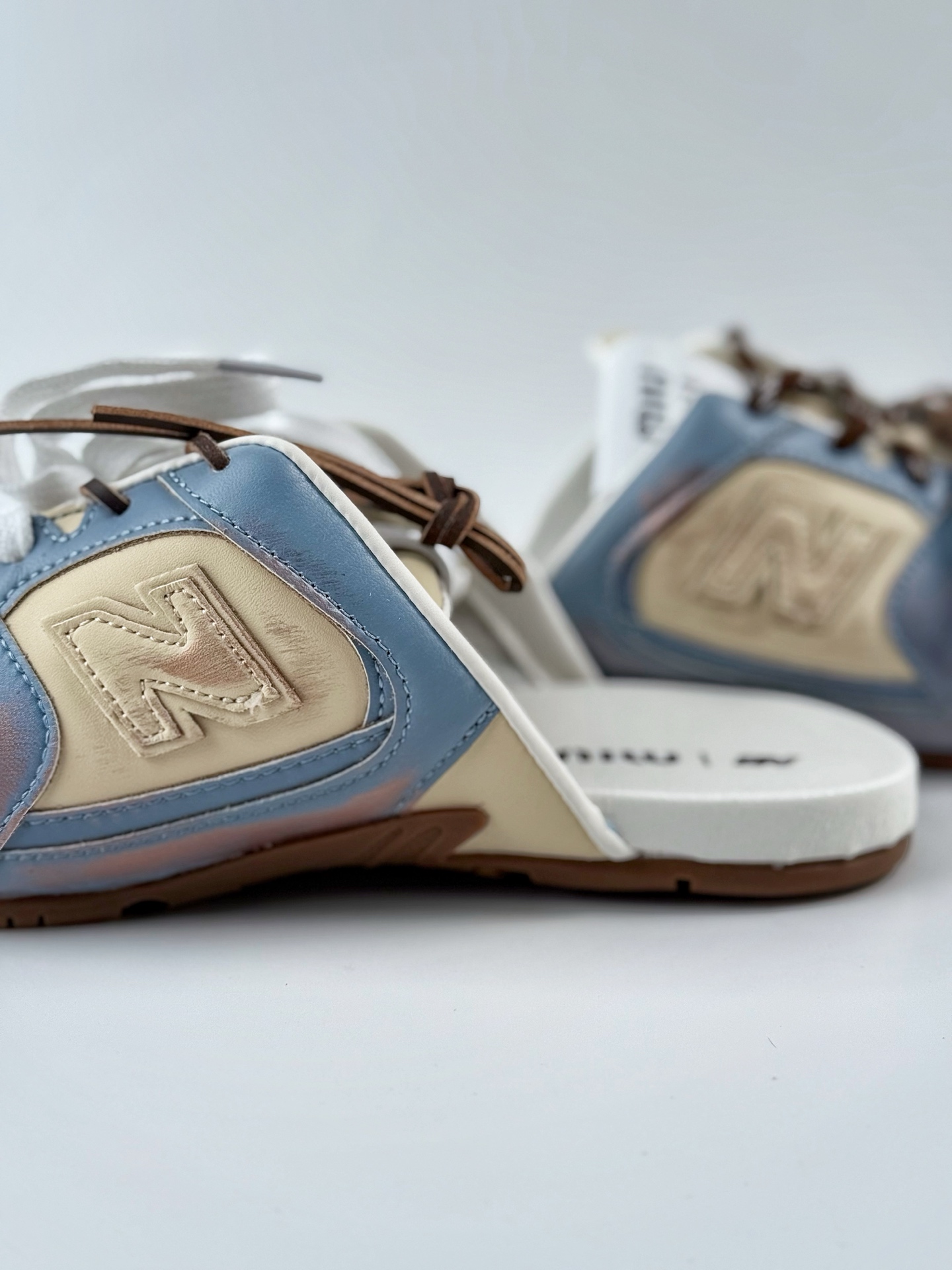 210 New Balance x Miumiu 缪缪联名 24s联名款运动鞋