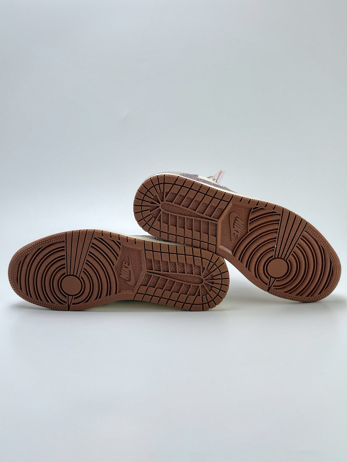 280 Travis Scott x Nike Air Jordan 1 Low x Louis Vuitton Air Jordan 1 Low 反转米白棕小钩倒钩 XS2024-060
