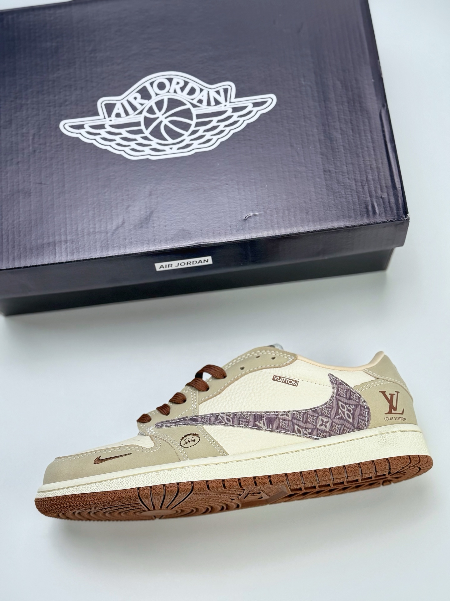280 Travis Scott x Nike Air Jordan 1 Low x Louis Vuitton Air Jordan 1 Low 反转米白棕小钩倒钩 XS2024-060