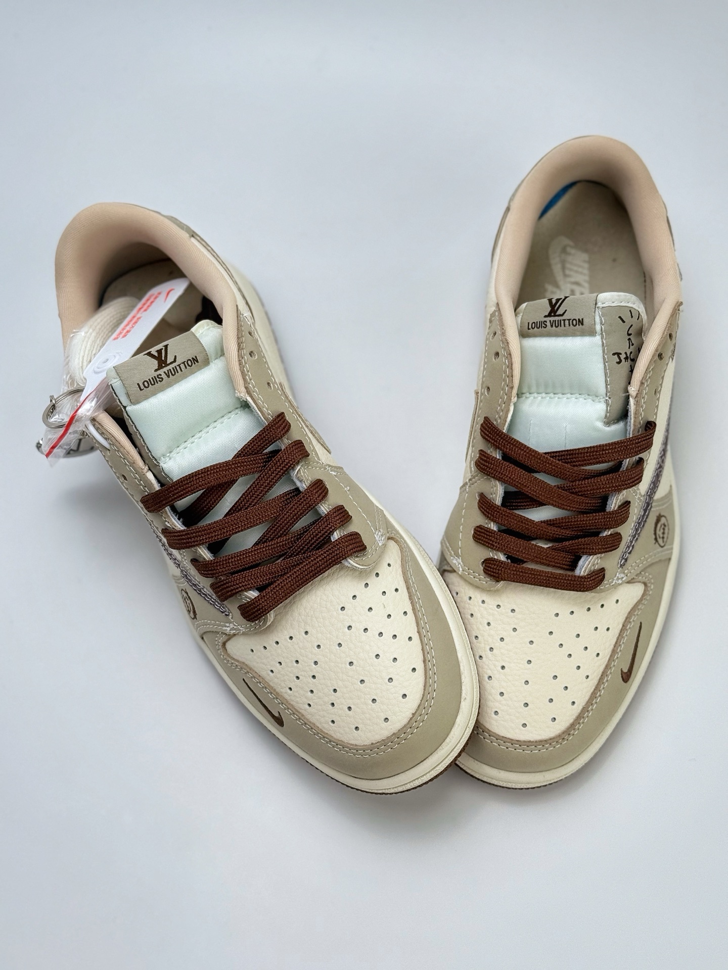 280 Travis Scott x Nike Air Jordan 1 Low x Louis Vuitton Air Jordan 1 Low 反转米白棕小钩倒钩 XS2024-060