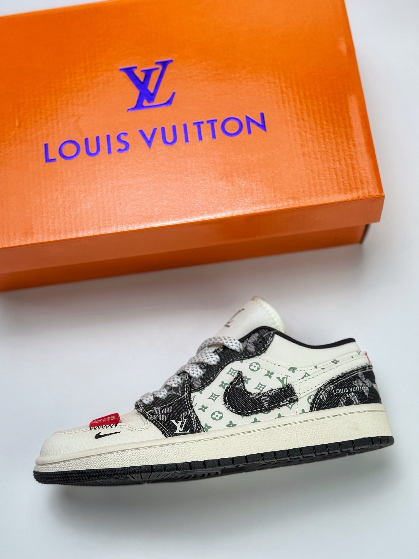 280 Air Jordan 1 Retro Low x Louis Vuitton 白黑牛仔小钩满天星 YX5066-332