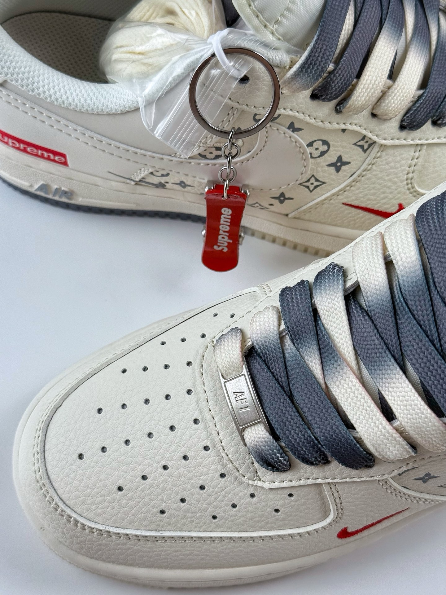 260 Nike Air Force 1 Low 07 x Supreme 白灰红三小钩 HH7518-077