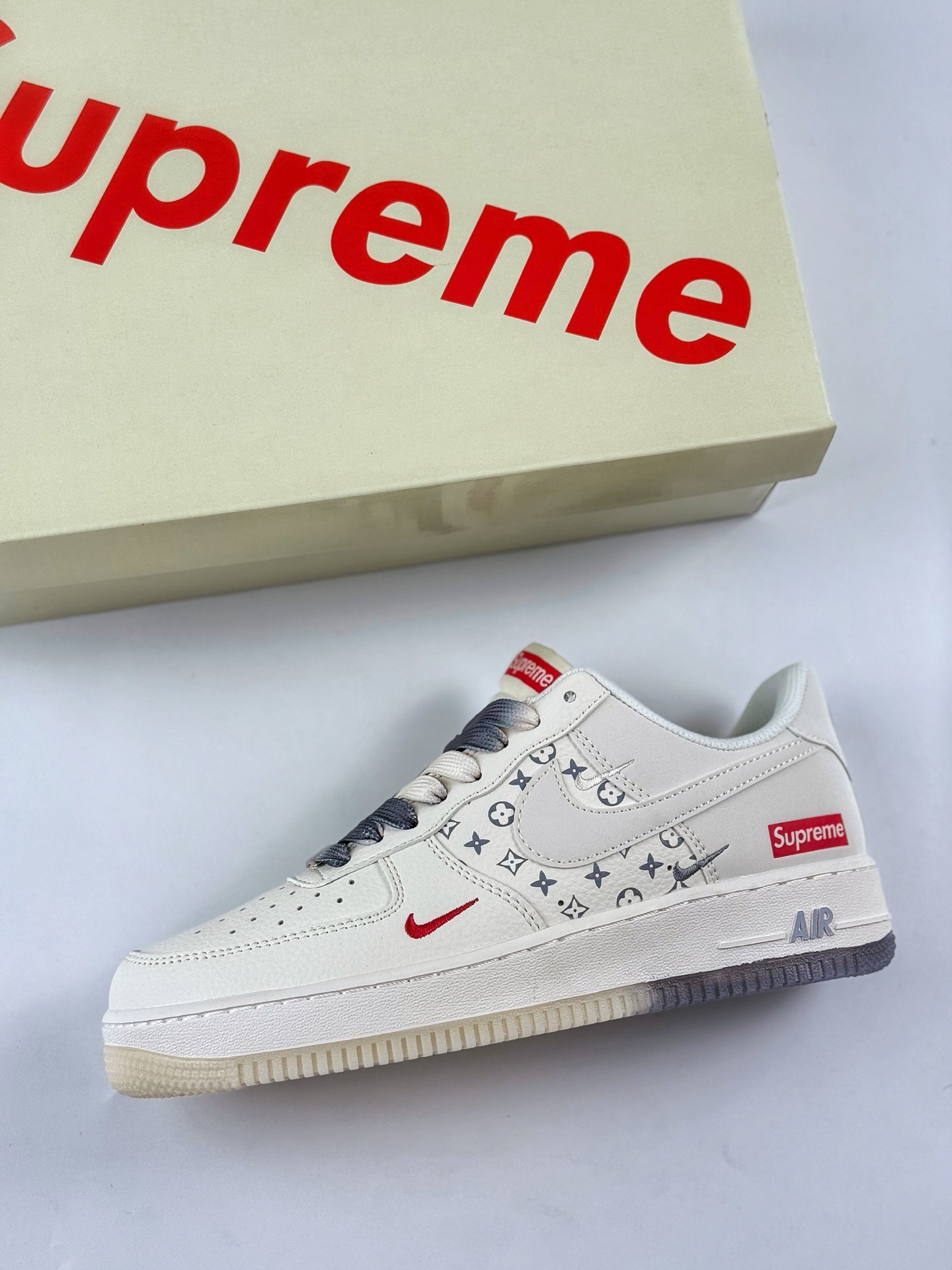 260 Nike Air Force 1 Low 07 x Supreme 白灰红三小钩 HH7518-077