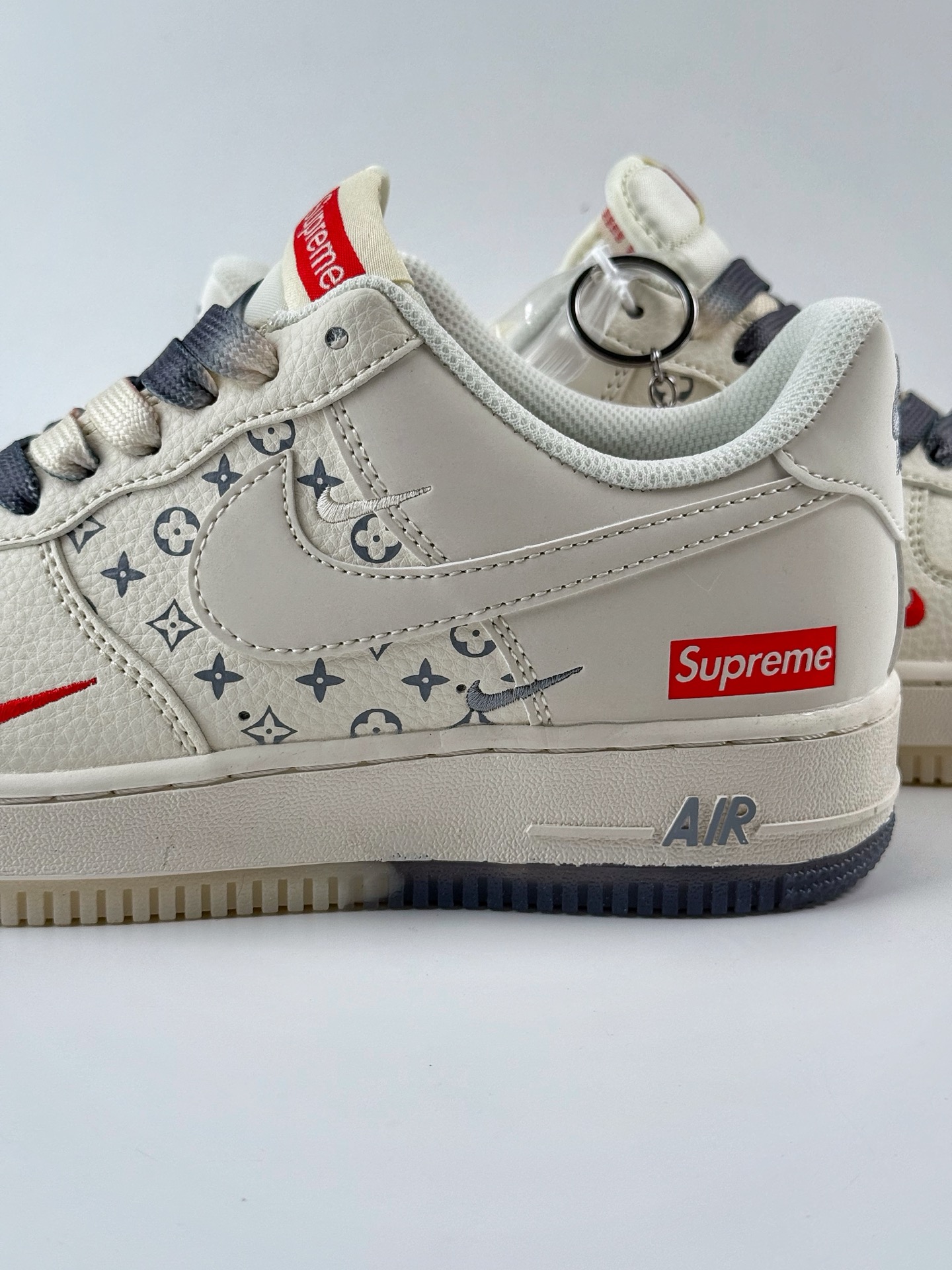 260 Nike Air Force 1 Low 07 x Supreme 白灰红三小钩 HH7518-077