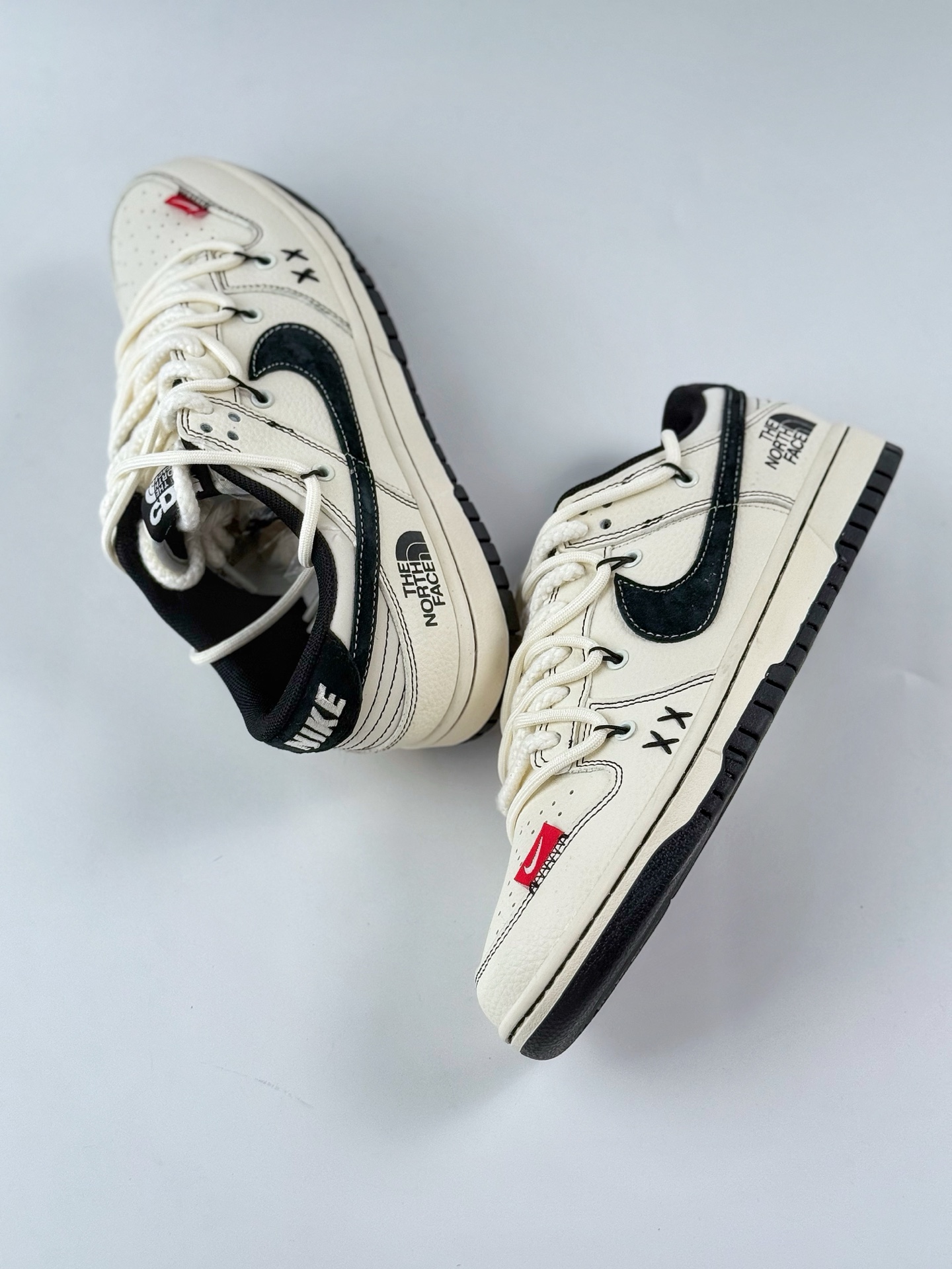 300 Nike SB Dunk Low x The North Face x CDG 白黑绑带 YX5066-286