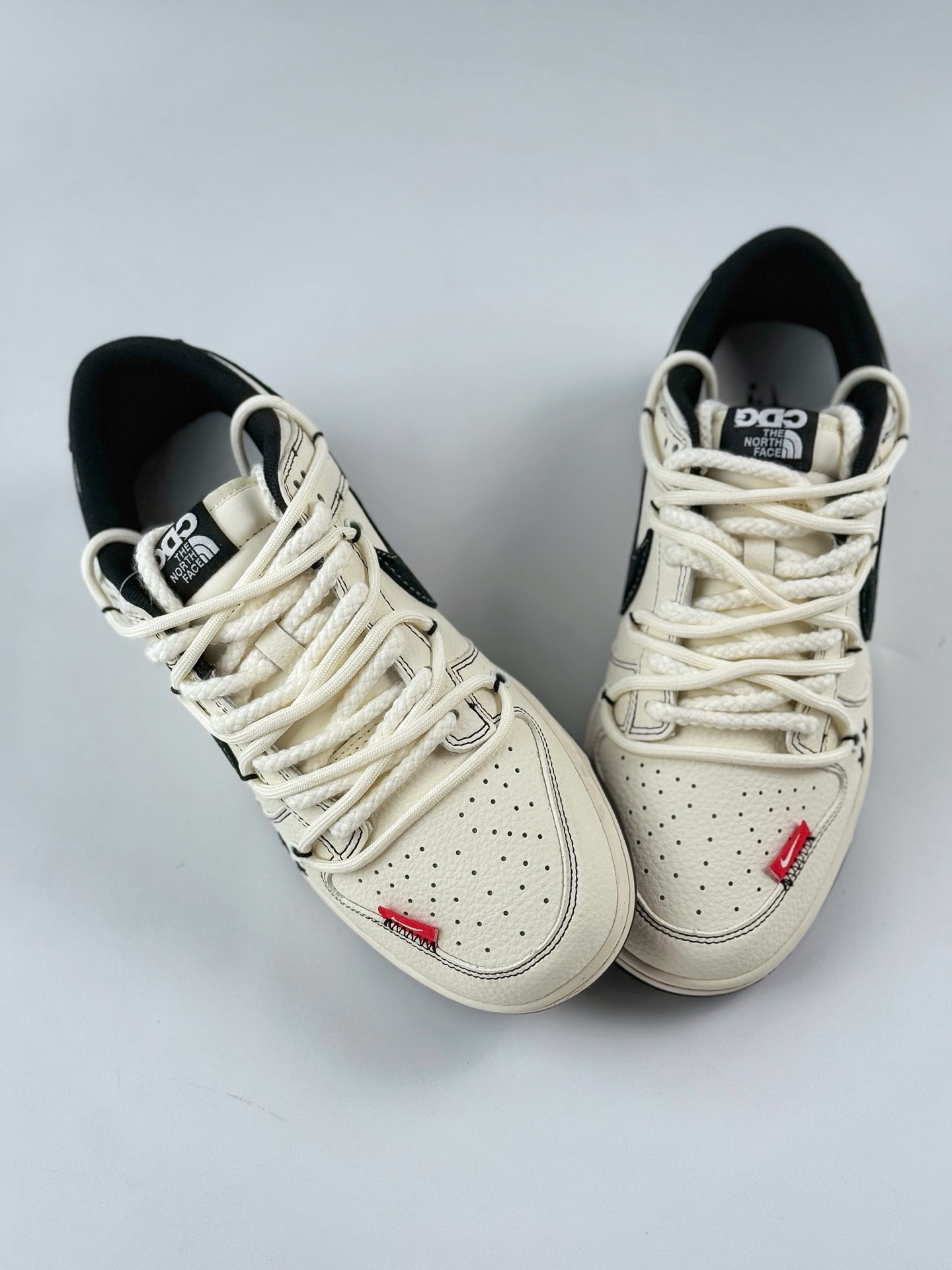 300 Nike SB Dunk Low x The North Face x CDG 白黑绑带 YX5066-286
