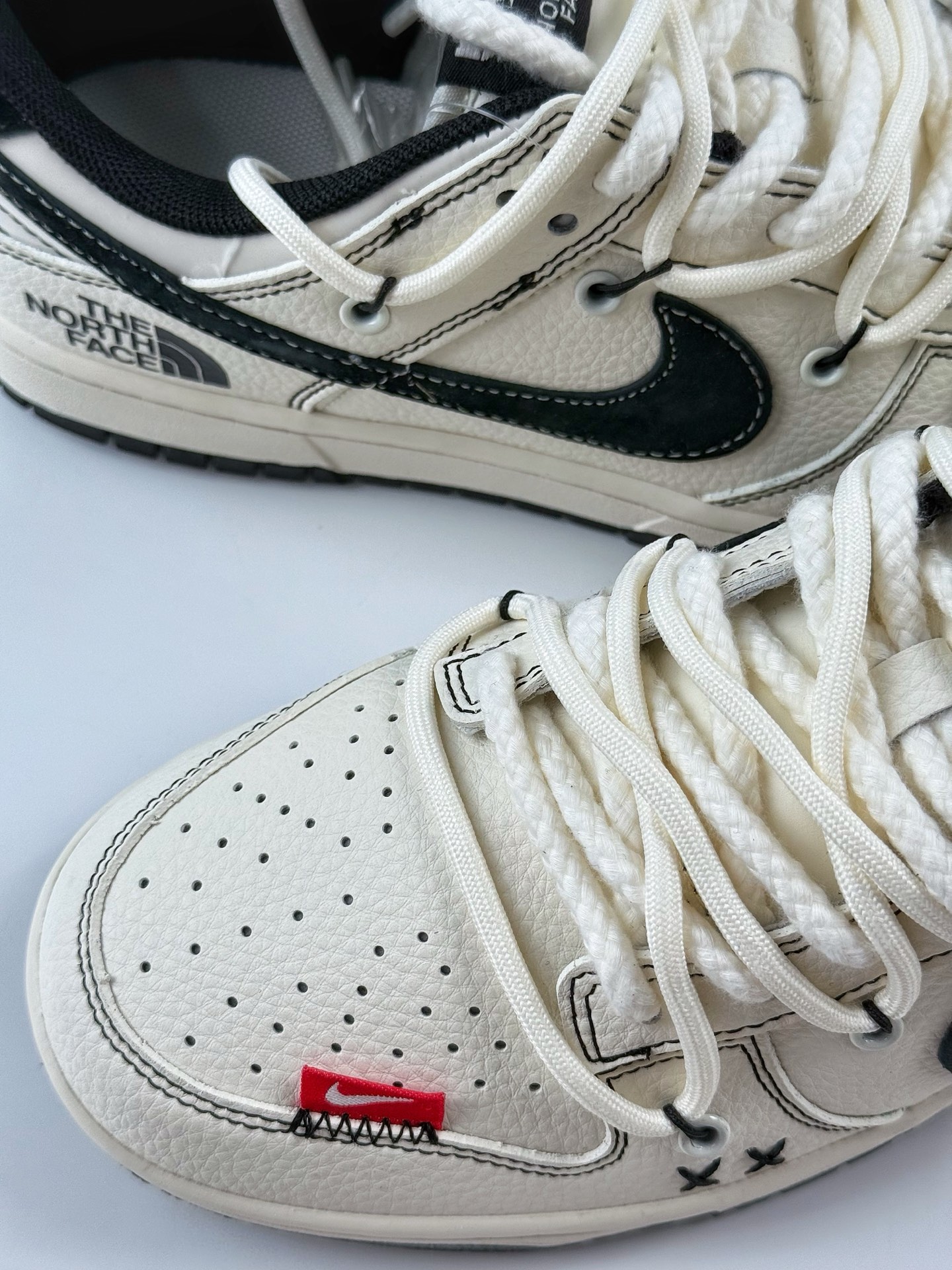 300 Nike SB Dunk Low x The North Face x CDG 白黑绑带 YX5066-286