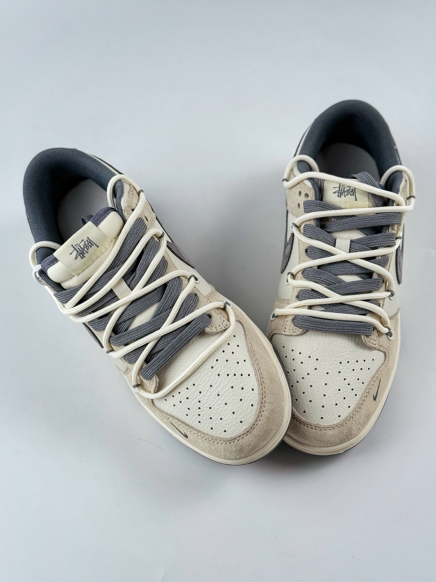 300 Nike SB Dunk Low x Stussy 白棕灰小钩绑带 DM6868-093