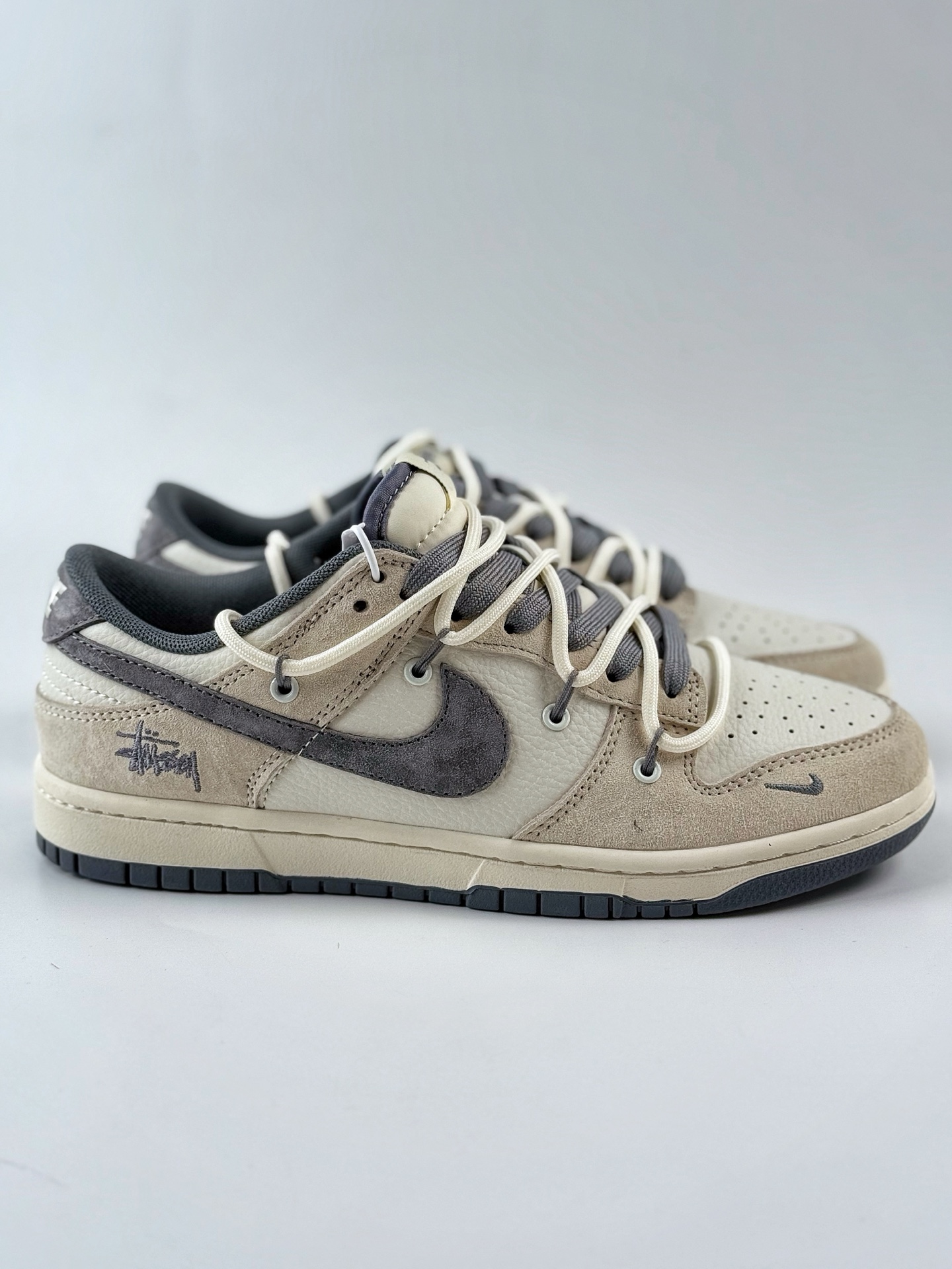 300 Nike SB Dunk Low x Stussy 白棕灰小钩绑带 DM6868-093