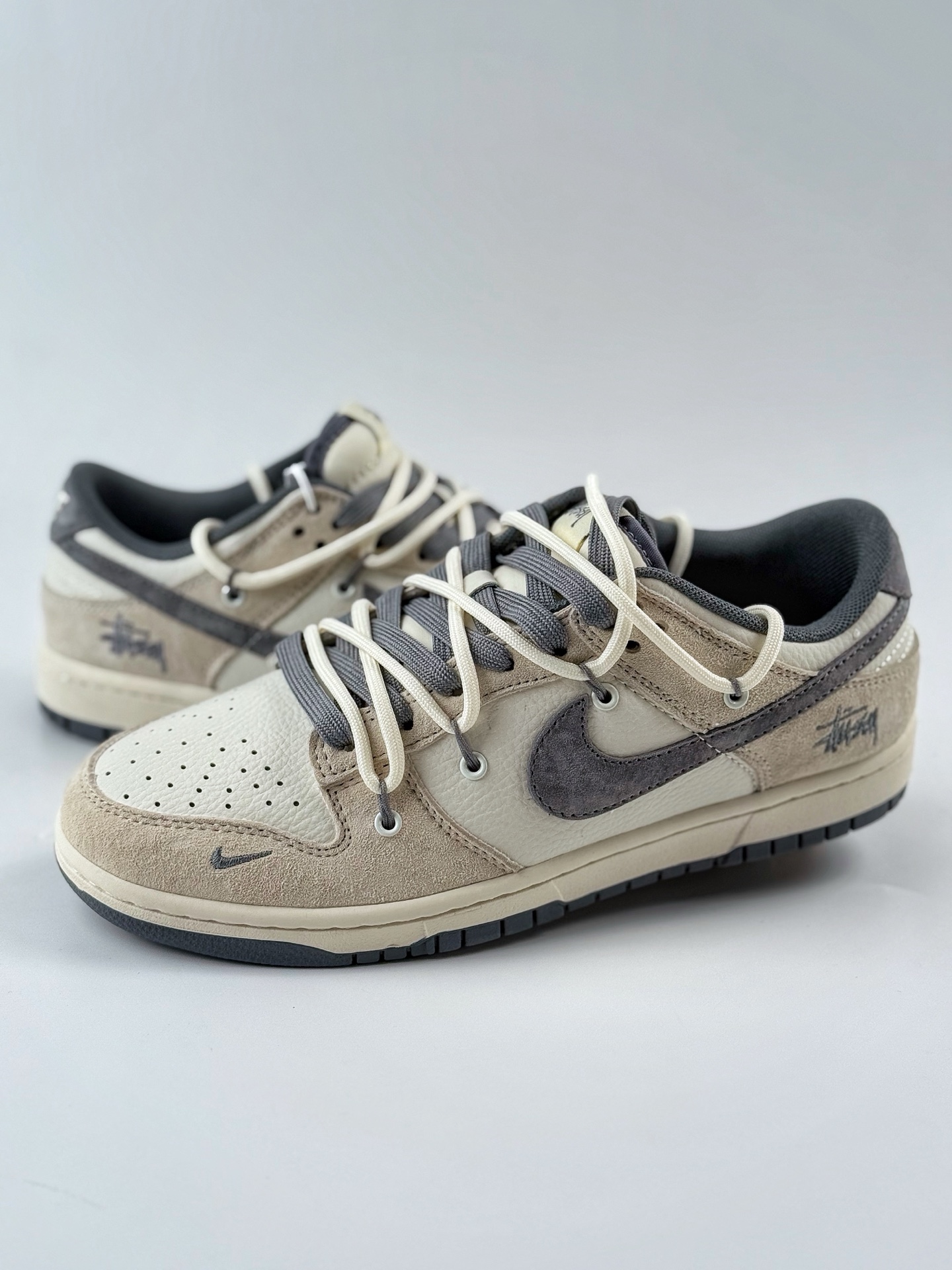 300 Nike SB Dunk Low x Stussy 白棕灰小钩绑带 DM6868-093