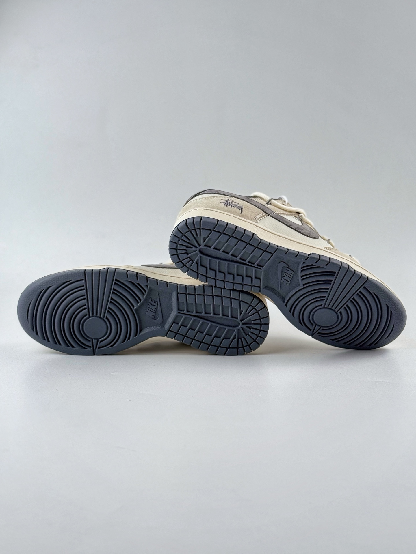 300 Nike SB Dunk Low x Stussy 白棕灰小钩绑带 DM6868-093
