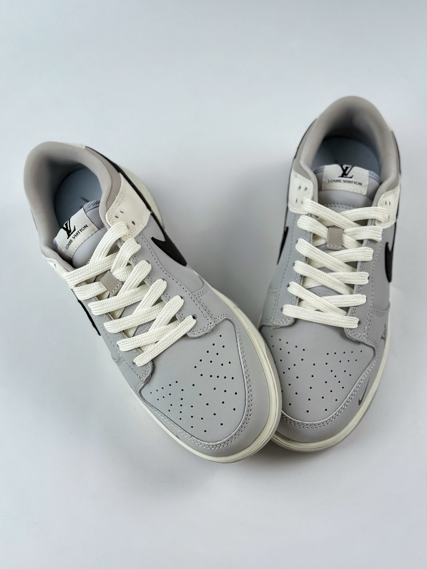 240 Nike SB Dunk Low x Louis Vuitton 灰黑小钩 XY2026-153