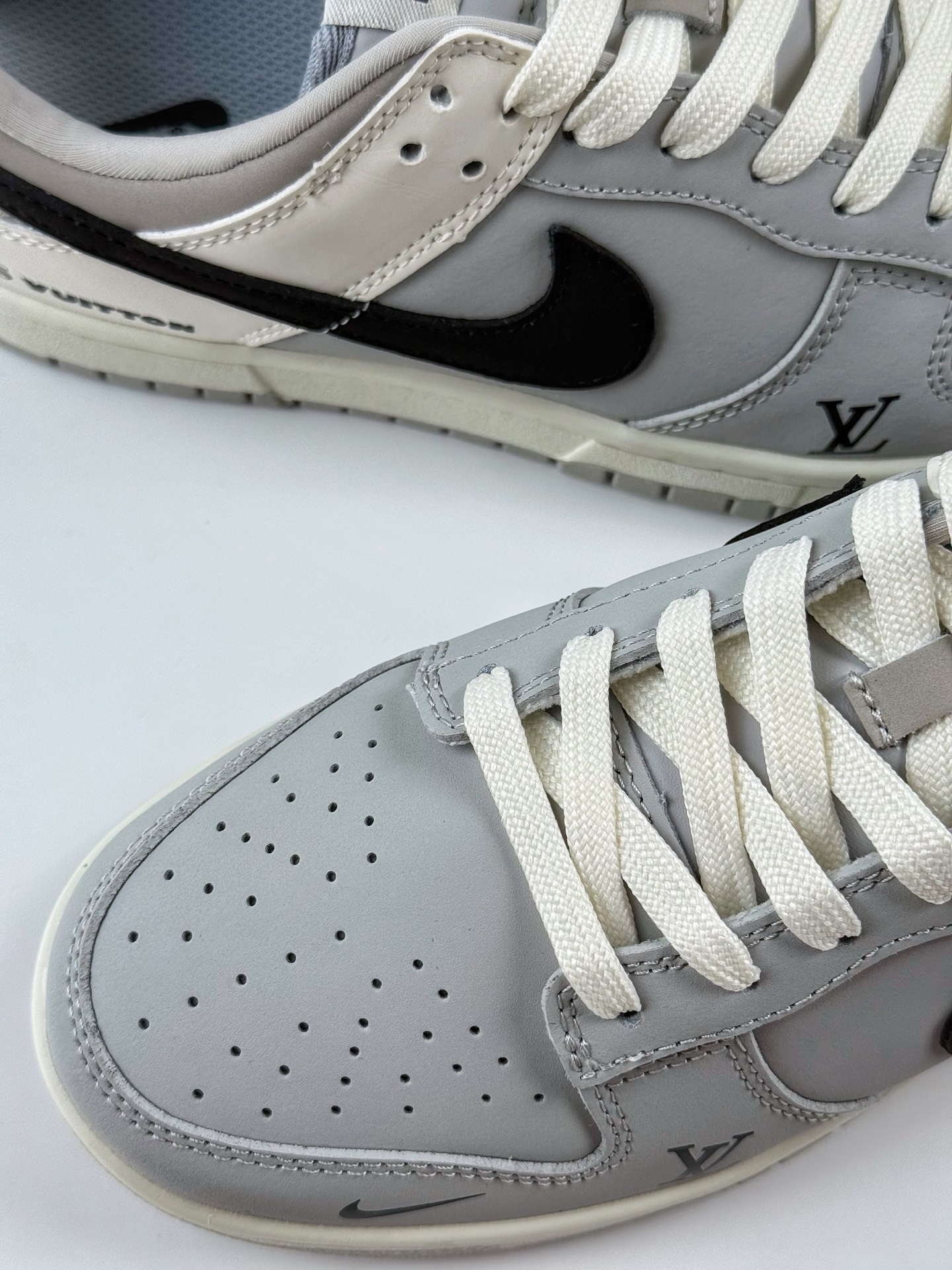 240 Nike SB Dunk Low x Louis Vuitton 灰黑小钩 XY2026-153