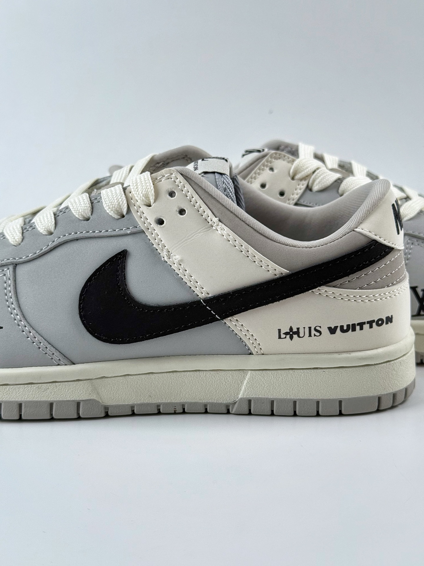 240 Nike SB Dunk Low x Louis Vuitton 灰黑小钩 XY2026-153