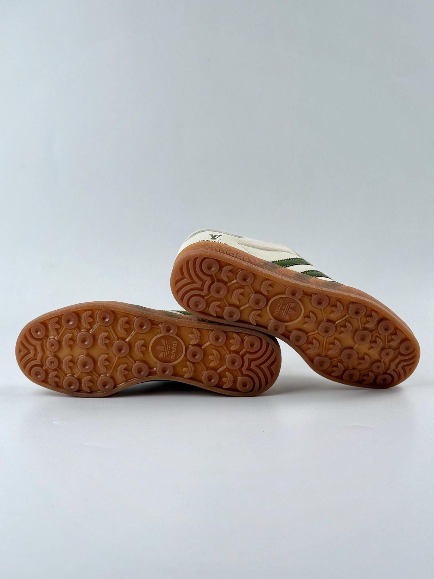 240 adidas originals Samba x Louis Vuitton 米白绿生胶满天星 DM1234-001