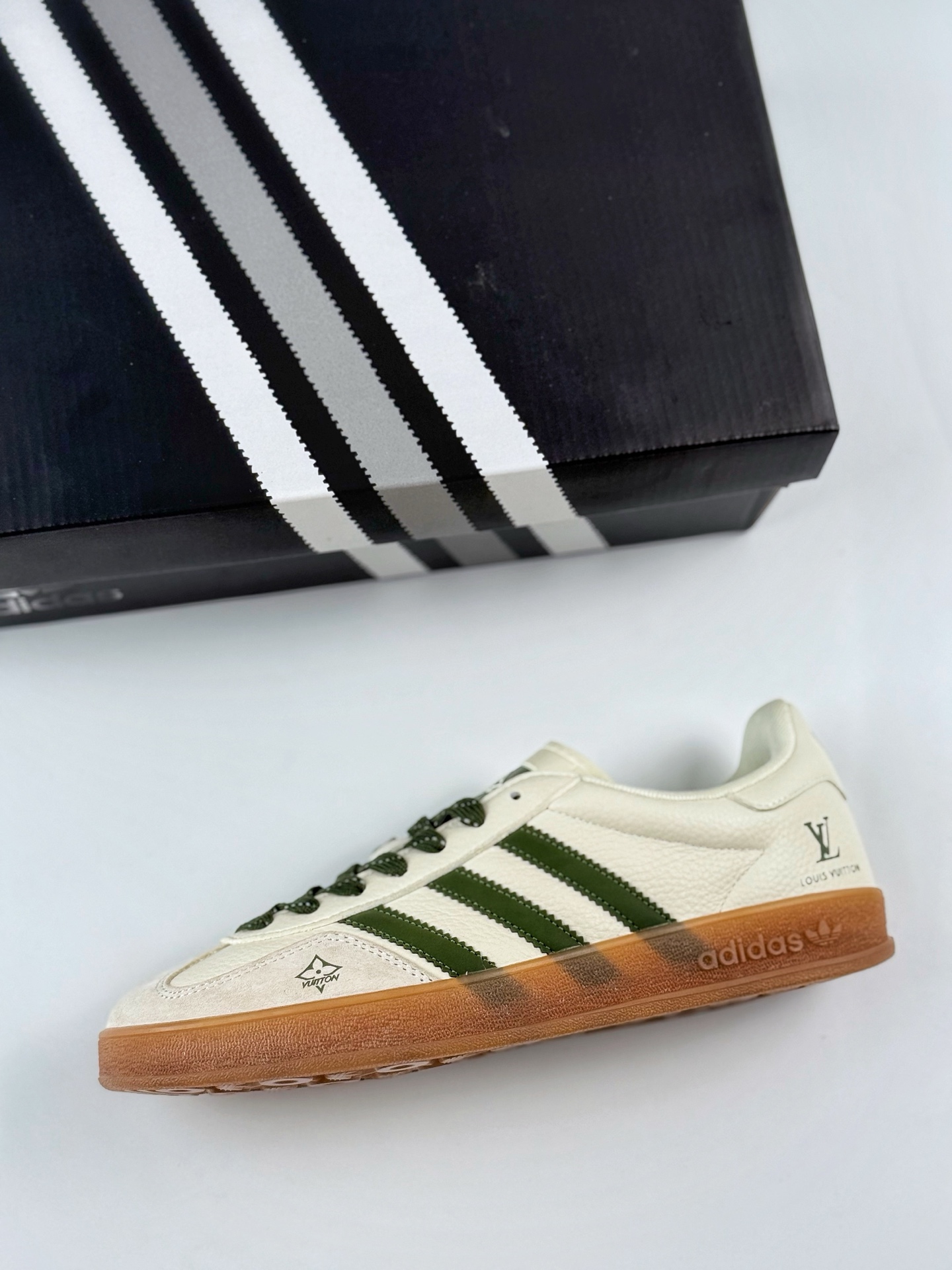 240 adidas originals Samba x Louis Vuitton 米白绿生胶满天星 DM1234-001