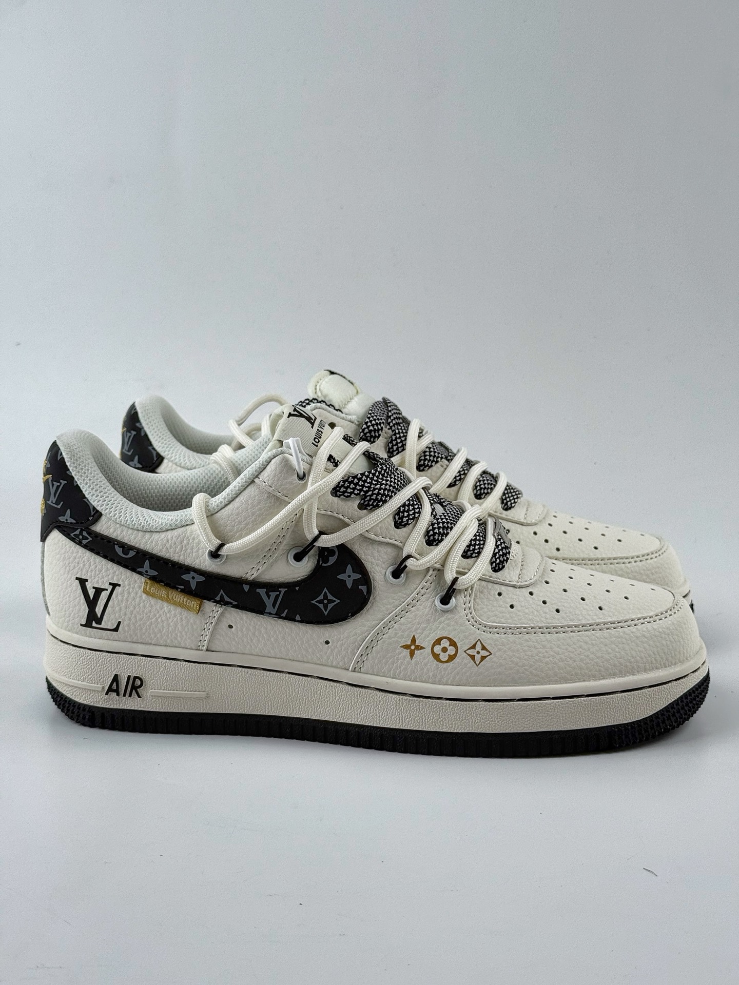 260 Nike Air Force 1 Low 07 x Louis Vuitton 白黑绑带满天星 DM6868-061