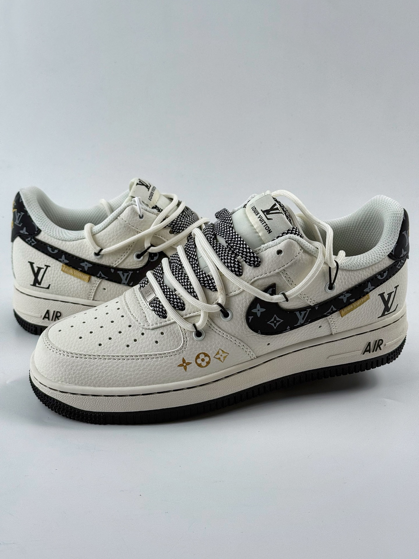 260 Nike Air Force 1 Low 07 x Louis Vuitton 白黑绑带满天星 DM6868-061
