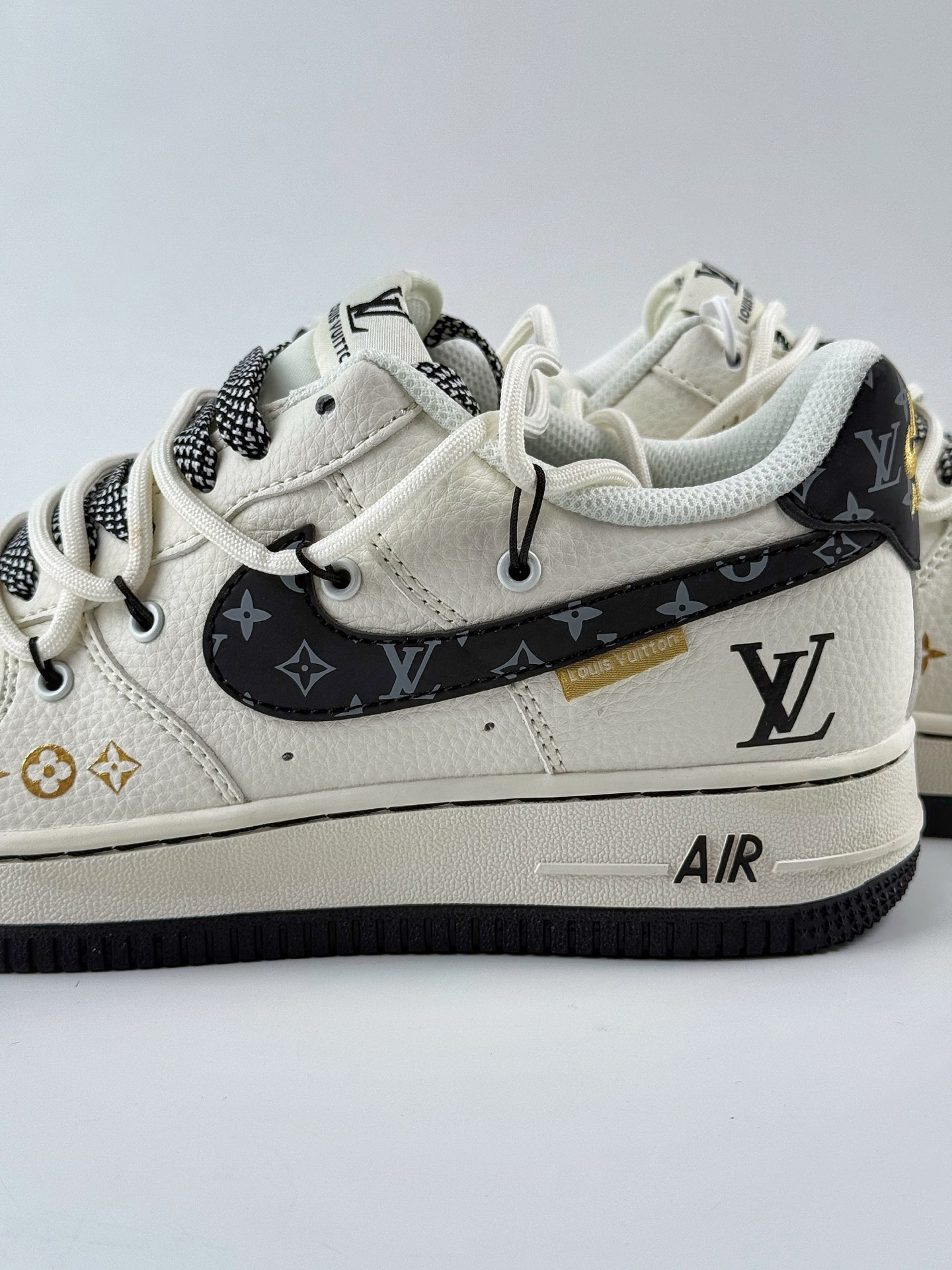 260 Nike Air Force 1 Low 07 x Louis Vuitton 白黑绑带满天星 DM6868-061