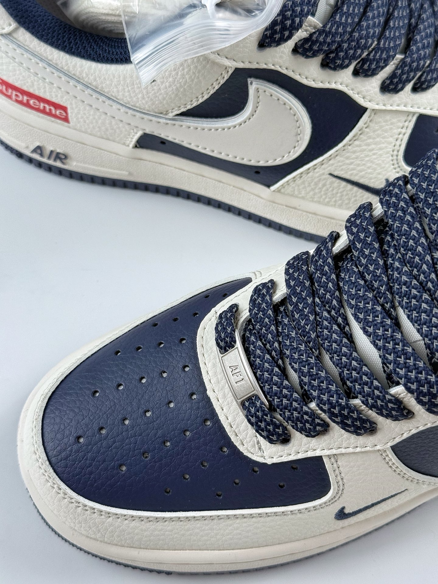 260 Nike Air Force 1 Low 07 x Supreme 白蓝小钩满天星 HH7518-057