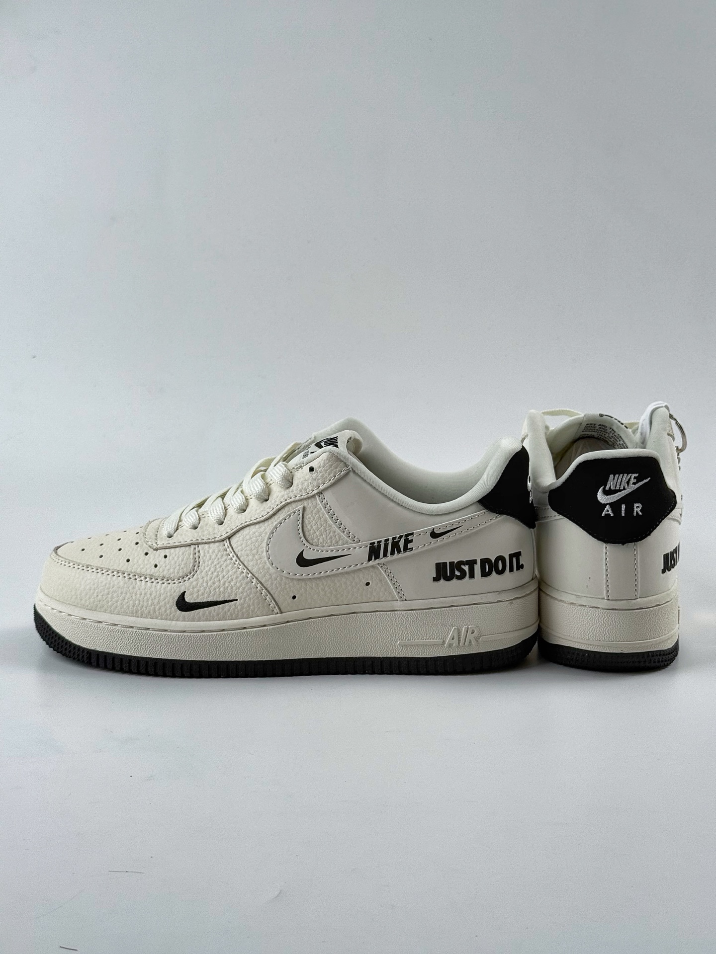 260 Nike Air Force 1 Low 07 白黑三小钩 DF0188-054