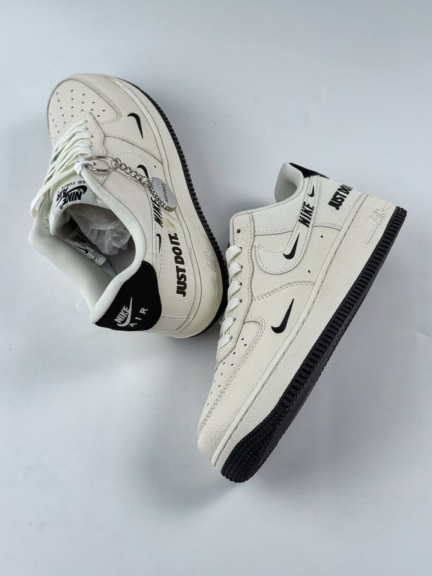 260 Nike Air Force 1 Low 07 白黑三小钩 DF0188-054