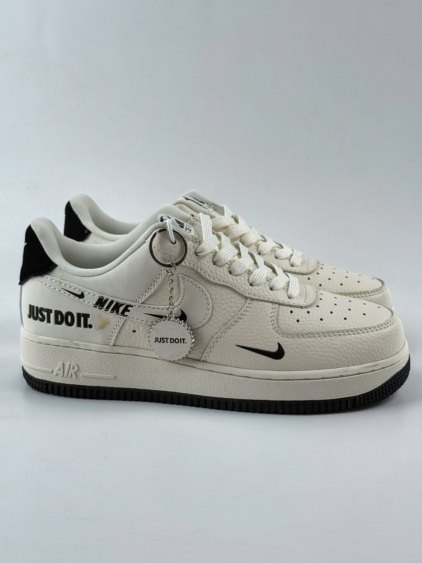 260 Nike Air Force 1 Low 07 白黑三小钩 DF0188-054