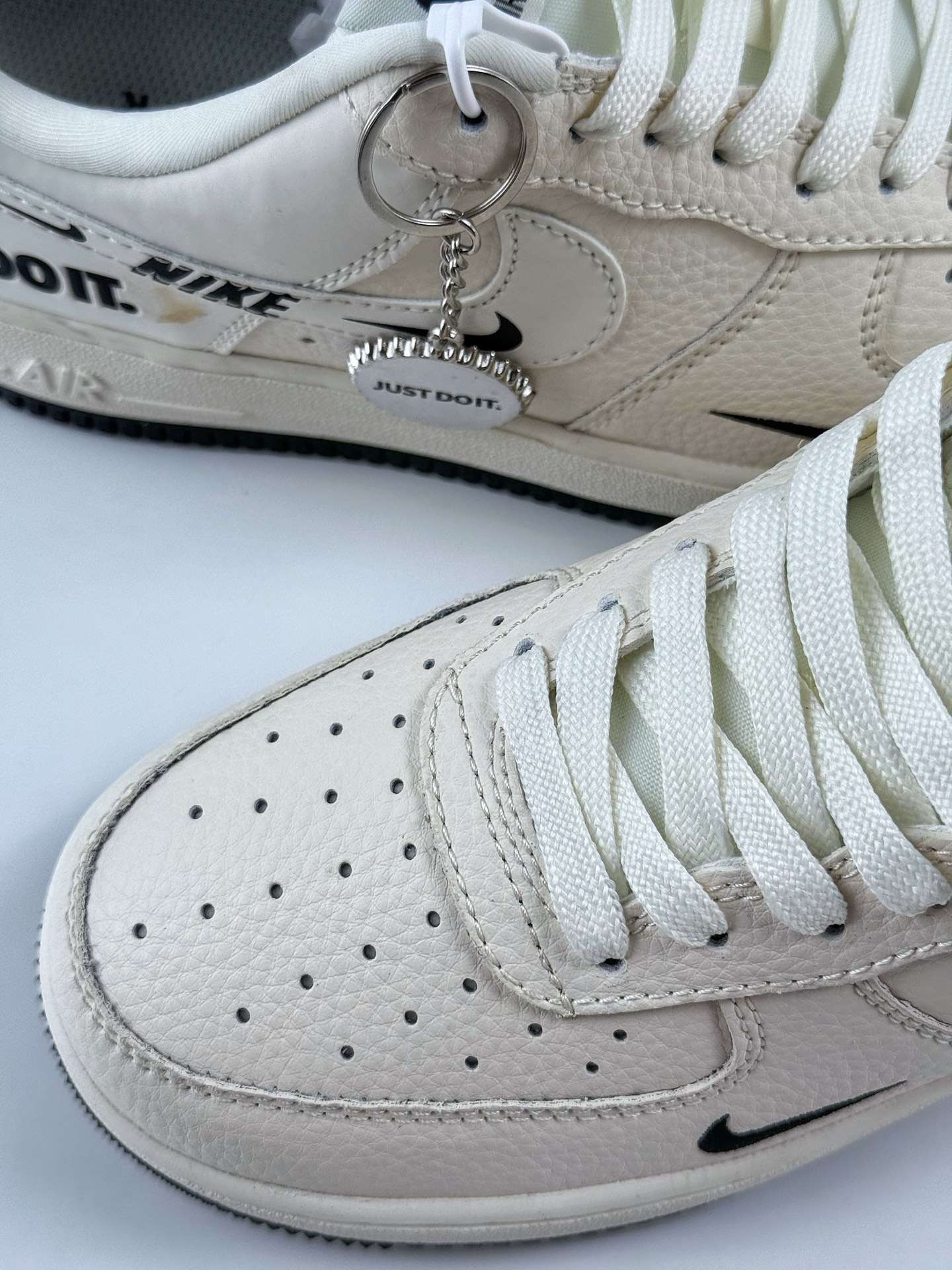 260 Nike Air Force 1 Low 07 白黑三小钩 DF0188-054