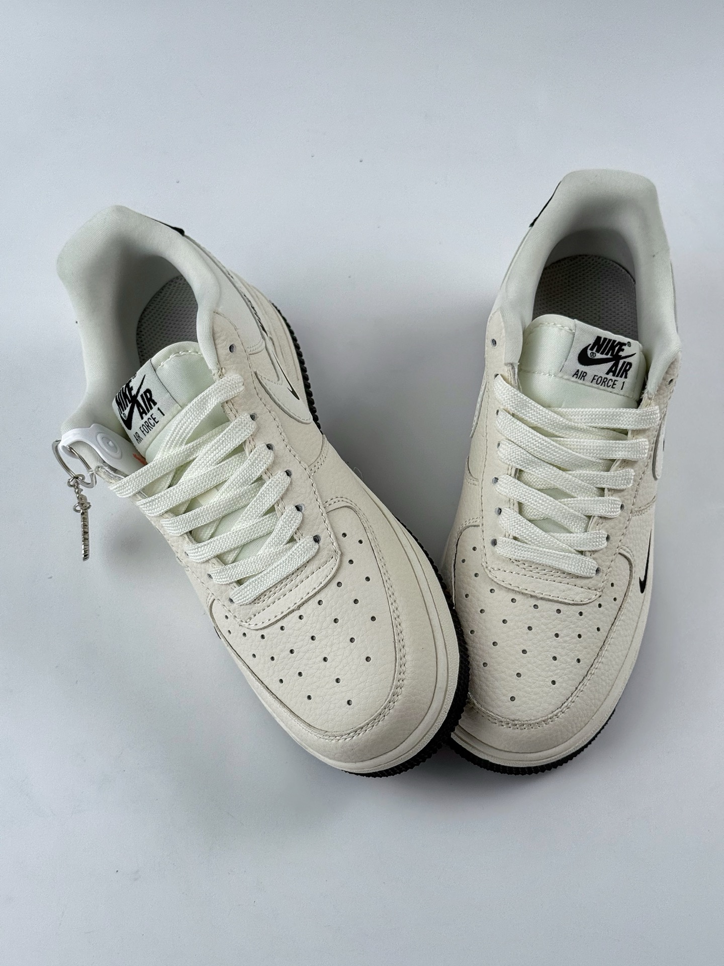 260 Nike Air Force 1 Low 07 白黑三小钩 DF0188-054