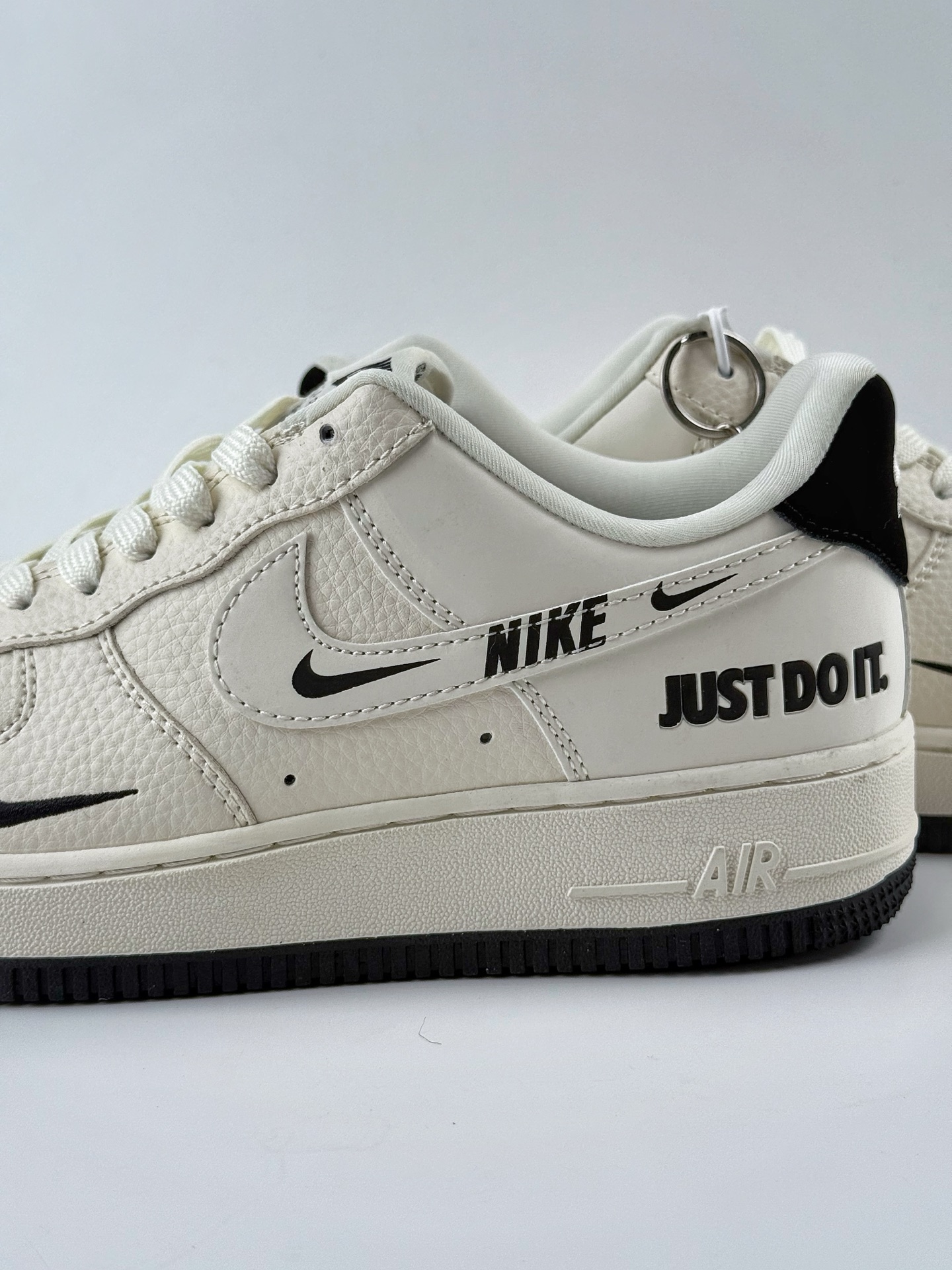 260 Nike Air Force 1 Low 07 白黑三小钩 DF0188-054