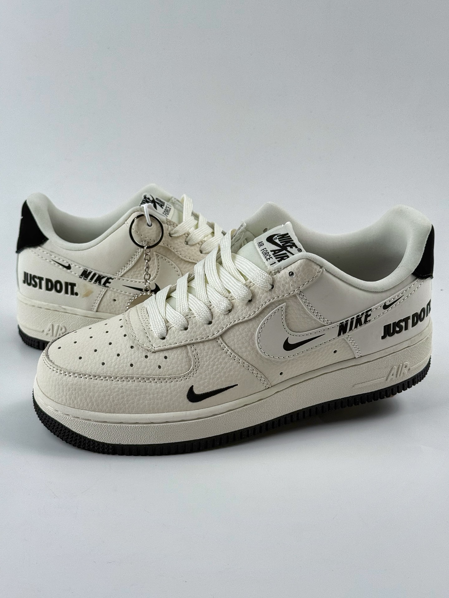 260 Nike Air Force 1 Low 07 白黑三小钩 DF0188-054