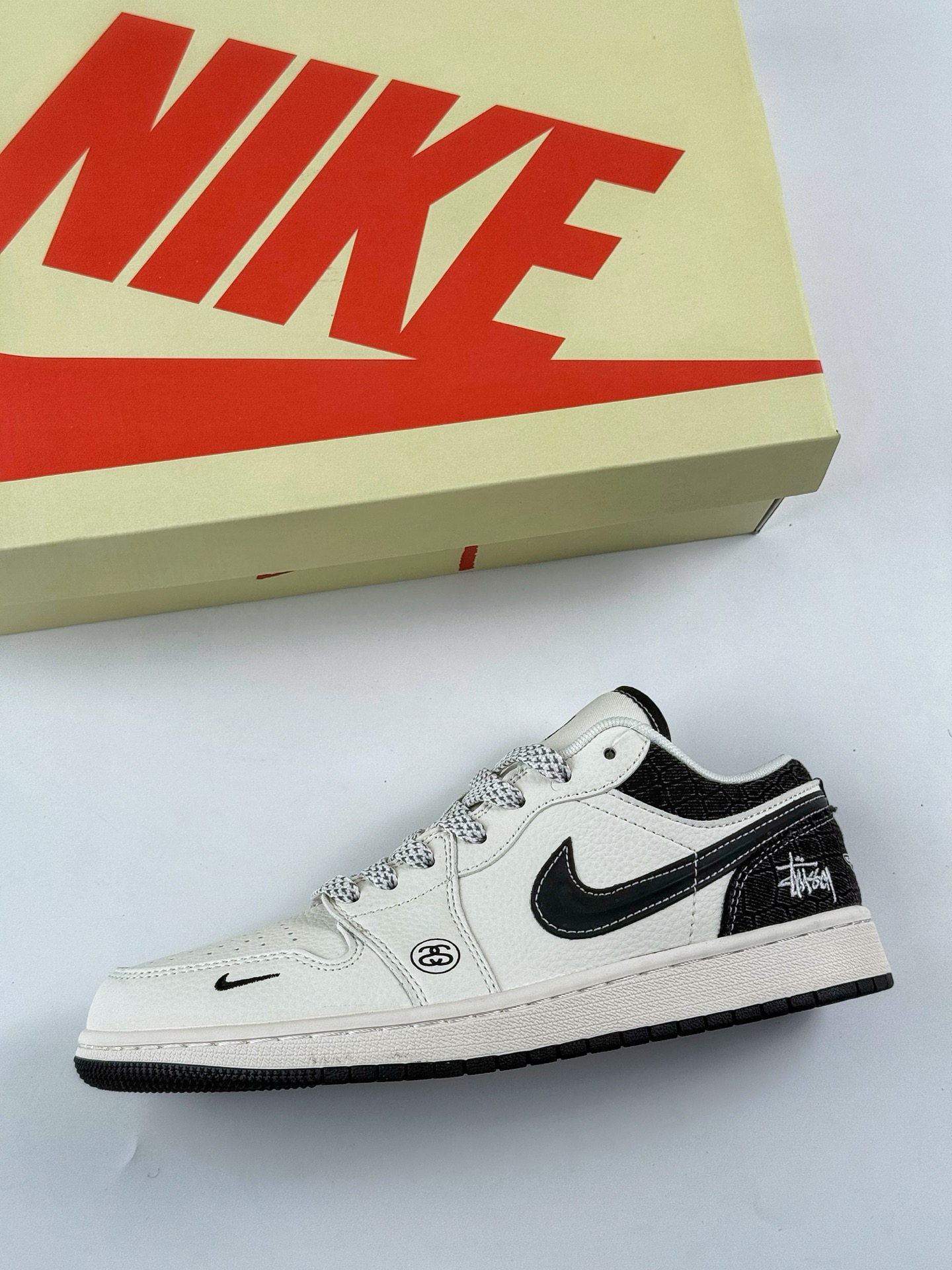 280 Air Jordan 1 Retro Low x Stussy 白黑牛仔布小钩满天星 XS6086-561