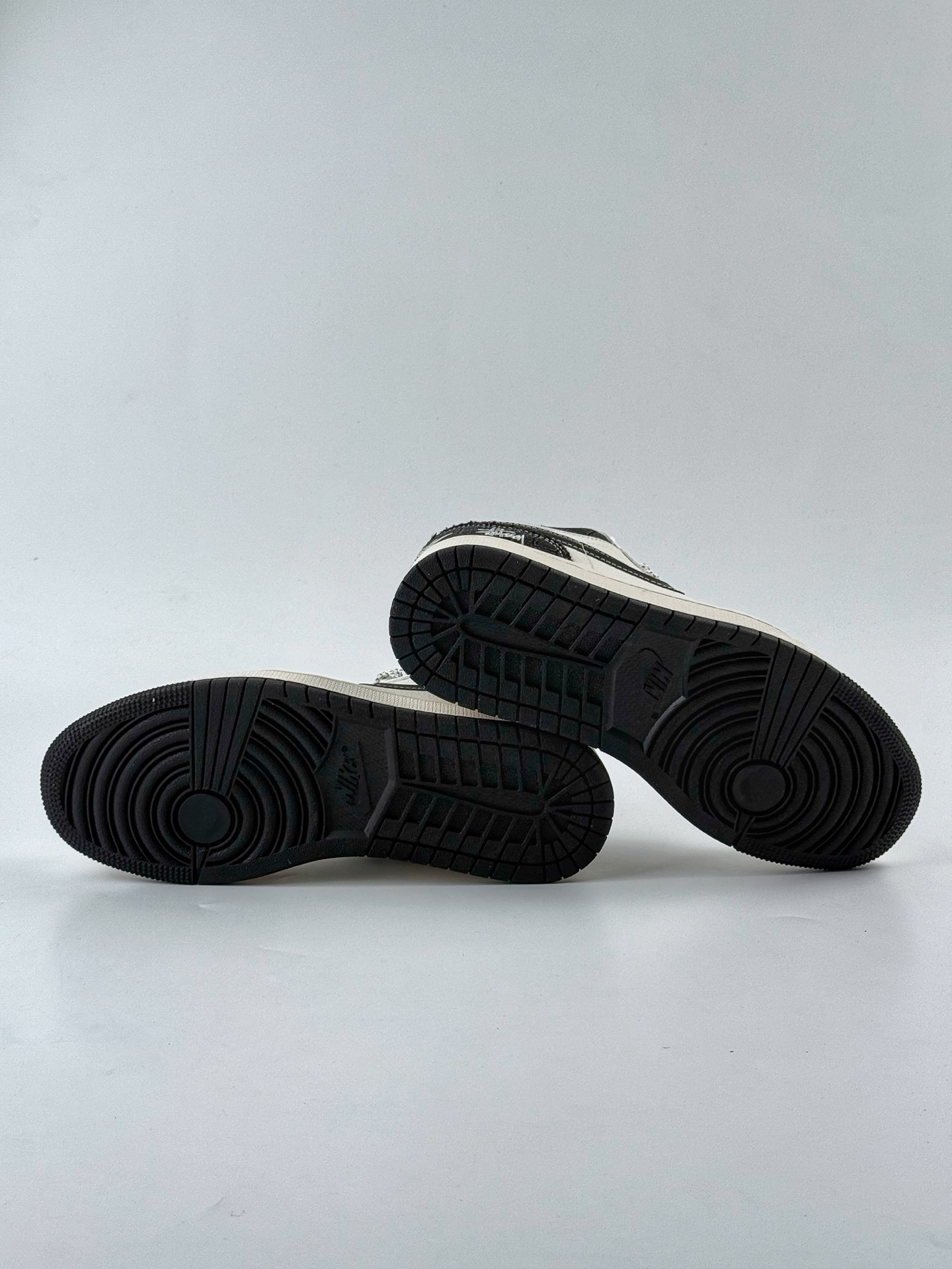 280 Air Jordan 1 Retro Low x Stussy 白黑牛仔布小钩满天星 XS6086-561
