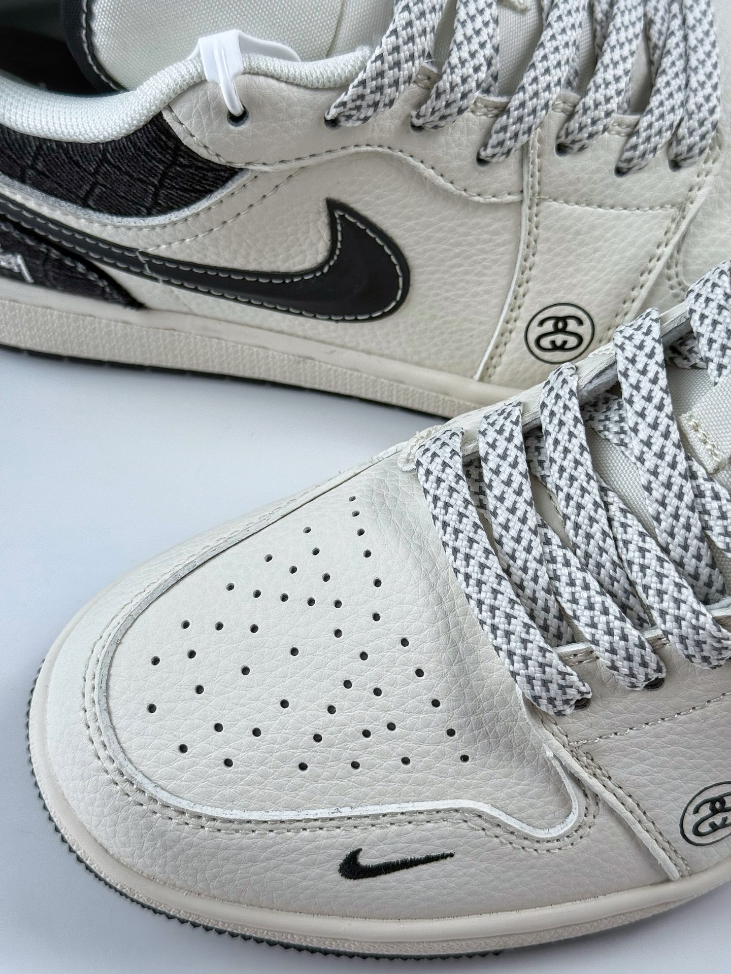 280 Air Jordan 1 Retro Low x Stussy 白黑牛仔布小钩满天星 XS6086-561