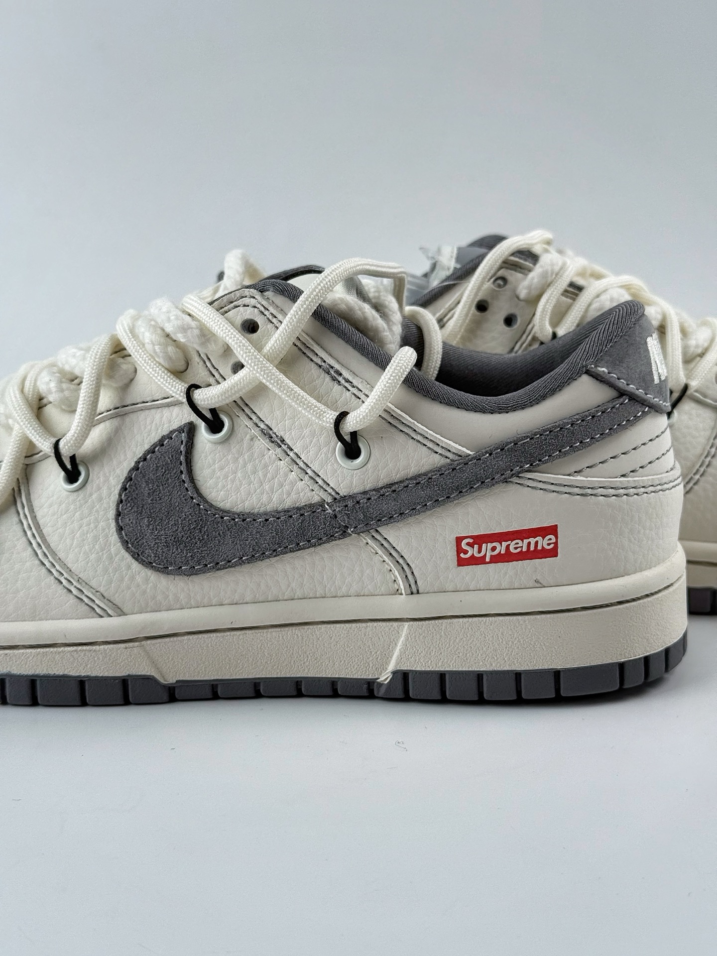 300 Nike SB Dunk Low x Supreme 白灰小钩麻绳绑带 YX5066-281