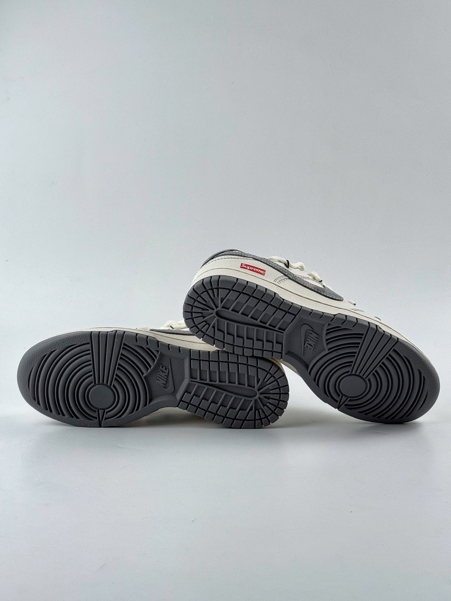 300 Nike SB Dunk Low x Supreme 白灰小钩麻绳绑带 YX5066-281