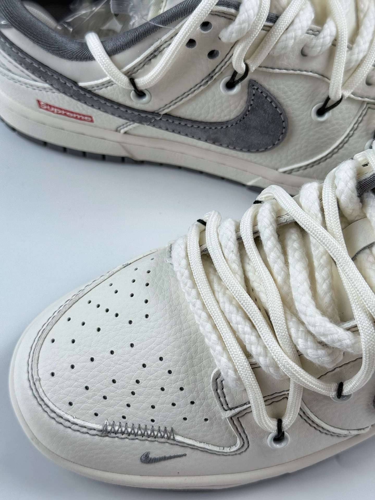 300 Nike SB Dunk Low x Supreme 白灰小钩麻绳绑带 YX5066-281