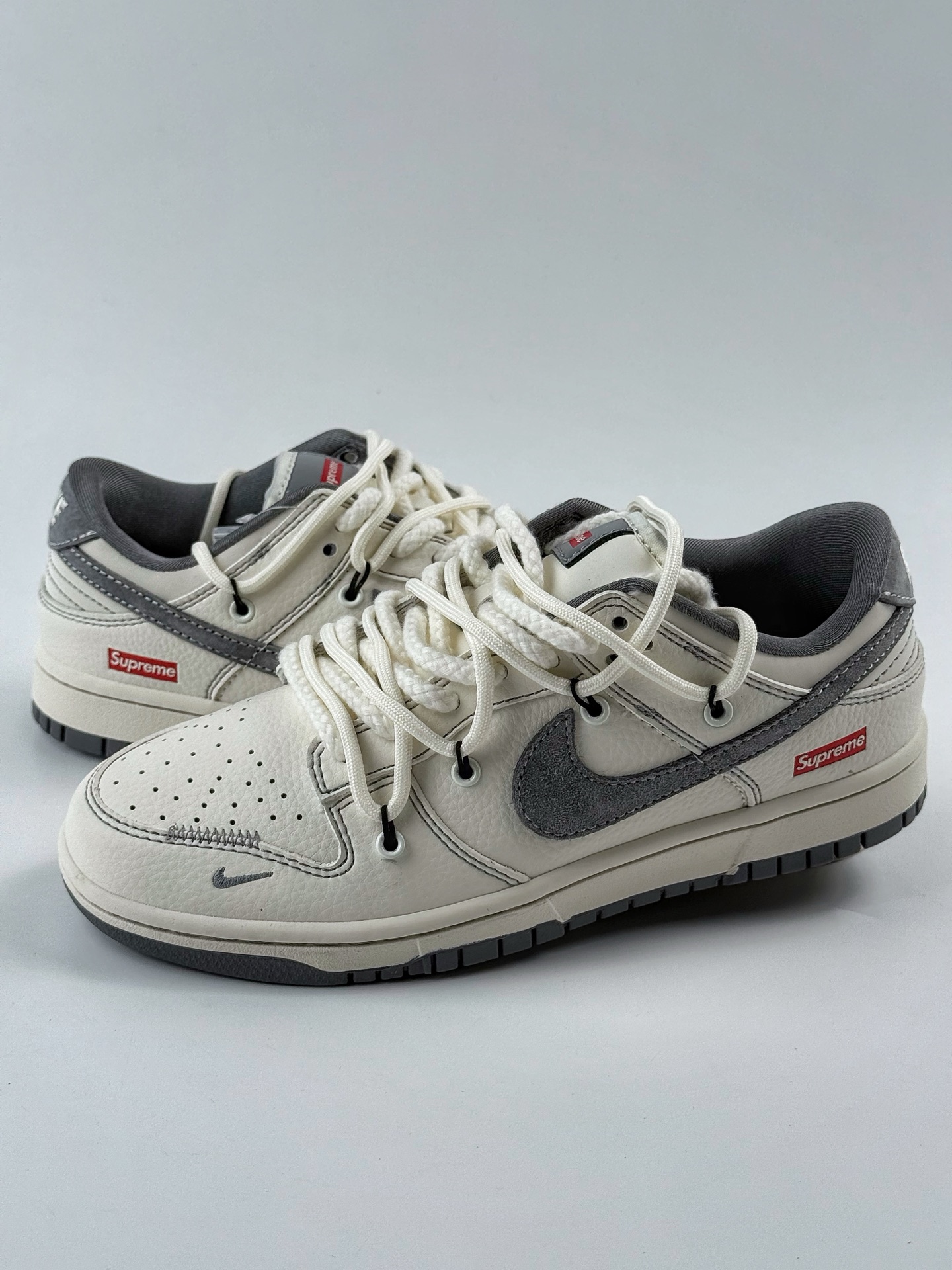 300 Nike SB Dunk Low x Supreme 白灰小钩麻绳绑带 YX5066-281