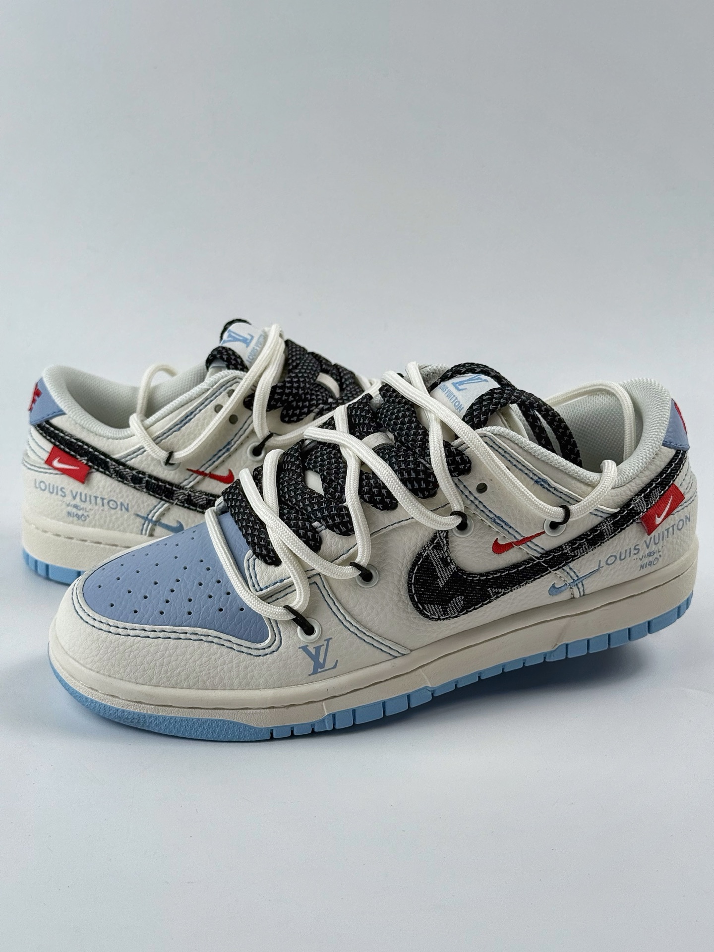 300 Nike SB Dunk Low x Louis Vuitton 白蓝黑双小钩绑带满天星 FC1688-219