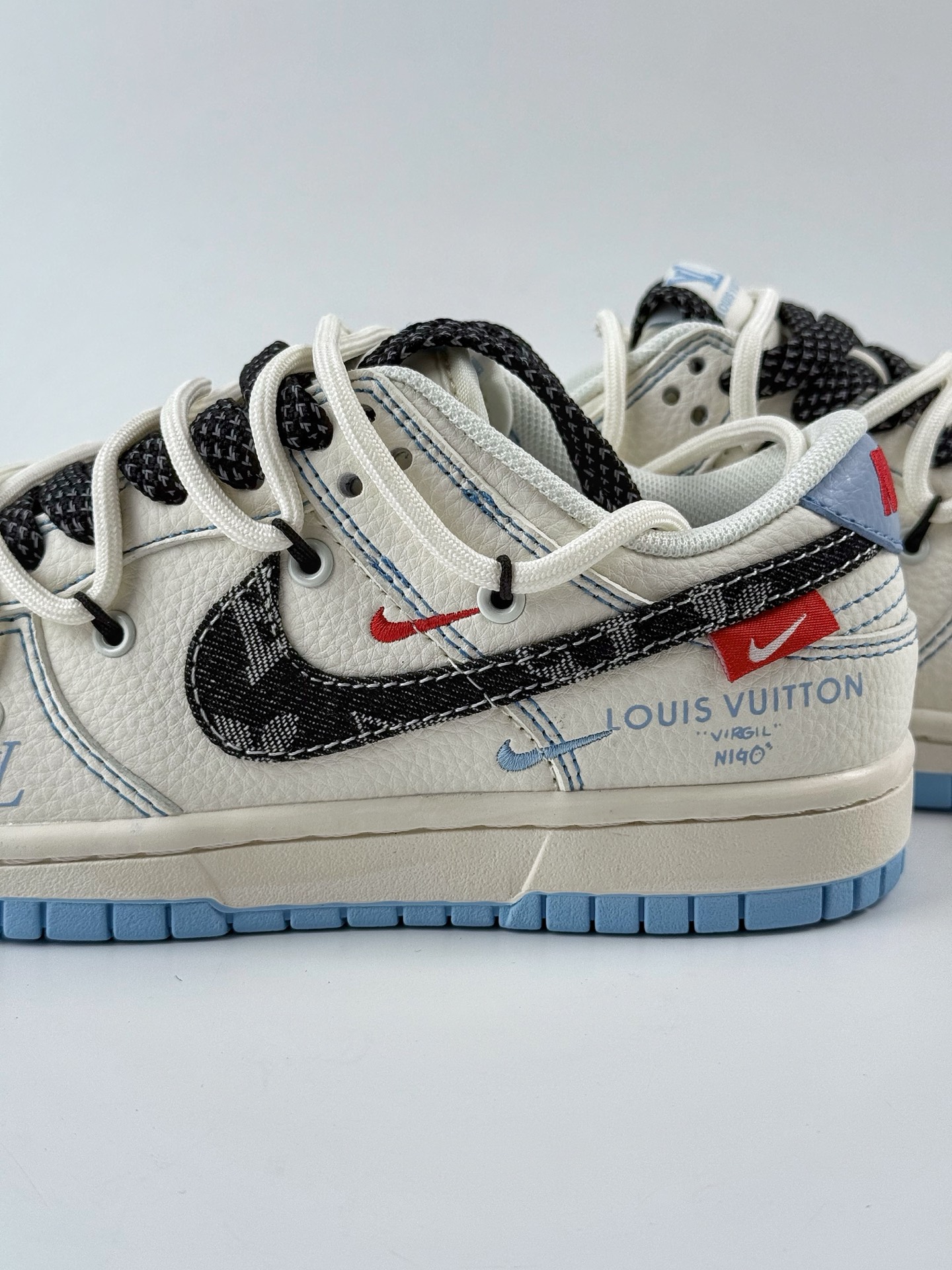 300 Nike SB Dunk Low x Louis Vuitton 白蓝黑双小钩绑带满天星 FC1688-219