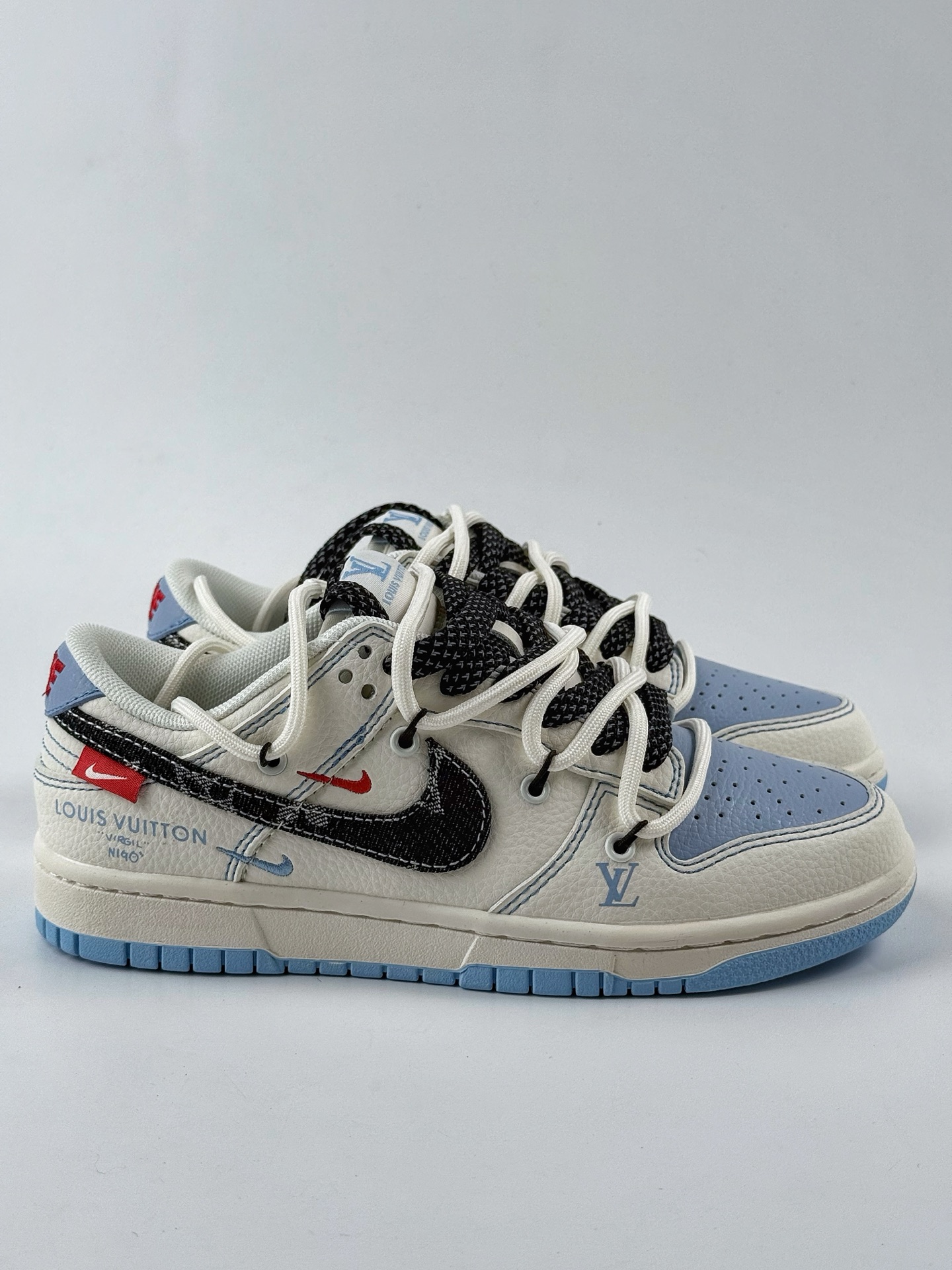 300 Nike SB Dunk Low x Louis Vuitton 白蓝黑双小钩绑带满天星 FC1688-219