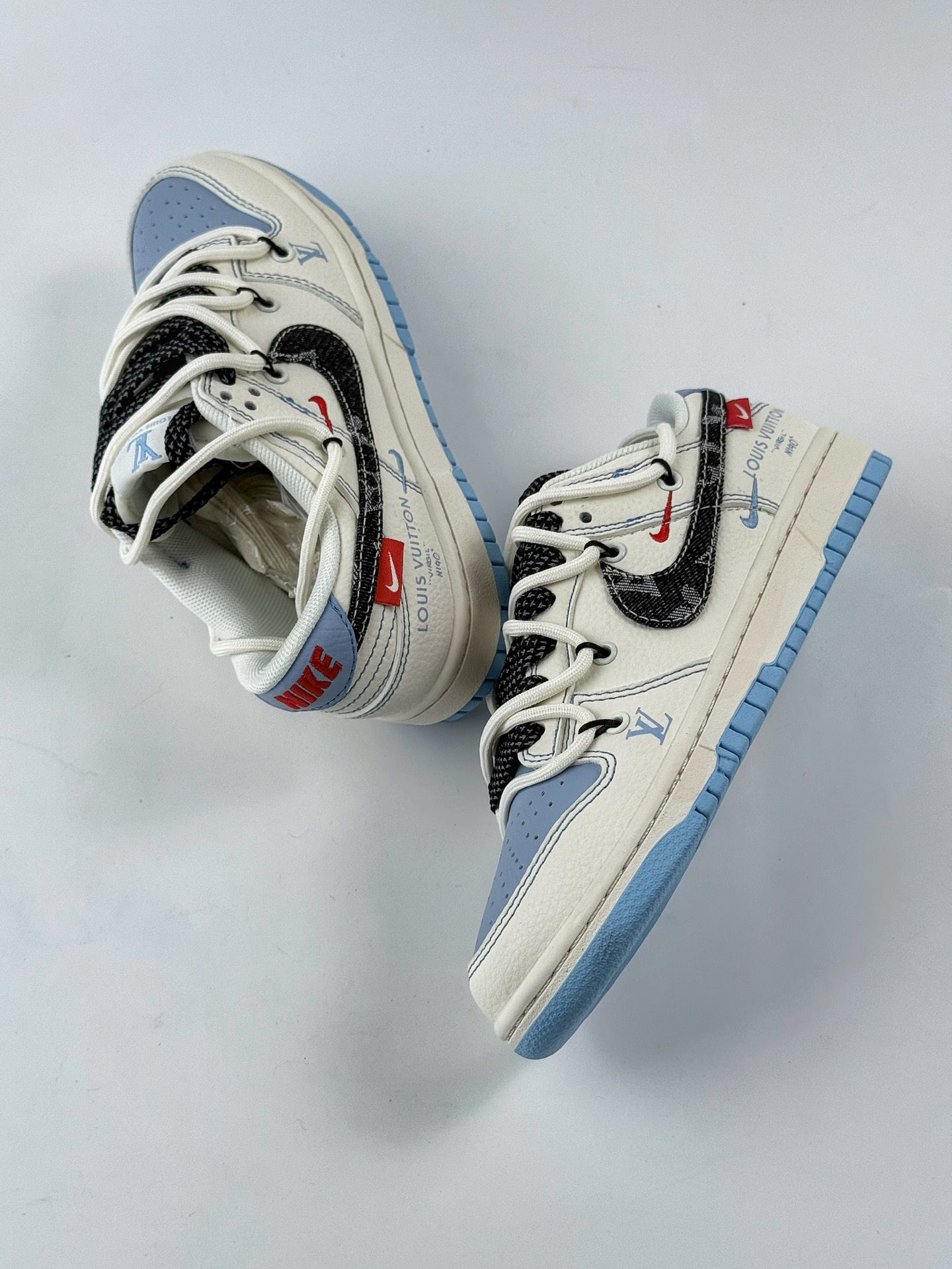 300 Nike SB Dunk Low x Louis Vuitton 白蓝黑双小钩绑带满天星 FC1688-219
