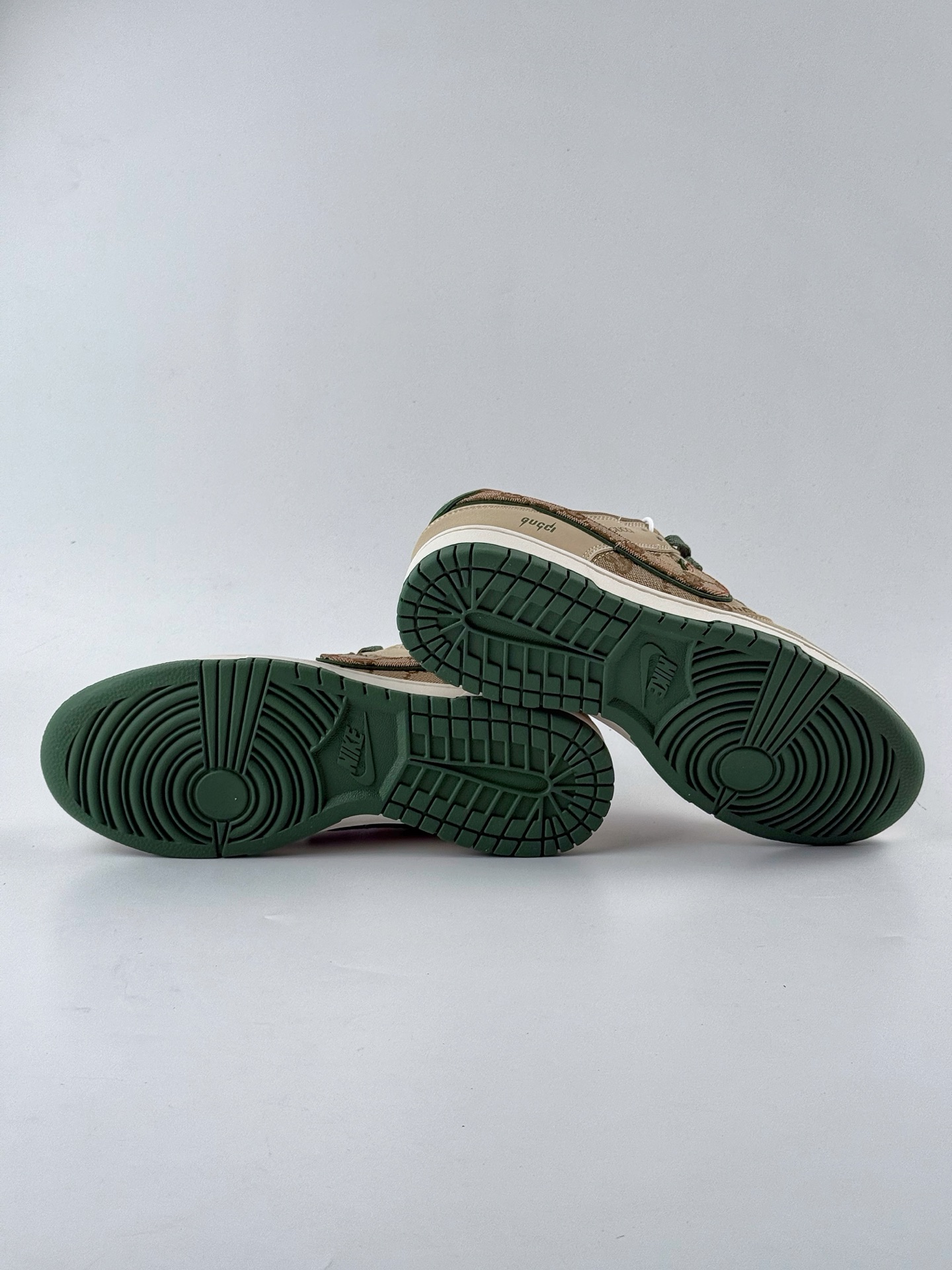 240 Nike SB Dunk Low x GUCCI 棕绿小钩 XD1588-208