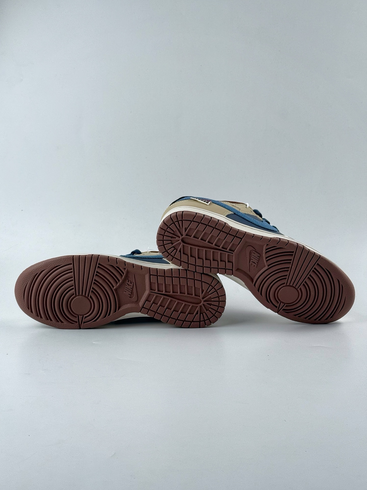 240 Nike SB Dunk Low x Stussy 白蓝棕三小钩 XD1588-209