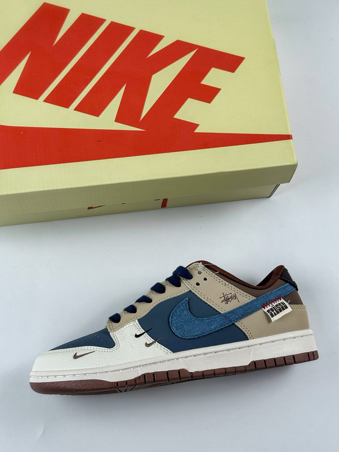 240 Nike SB Dunk Low x Stussy 白蓝棕三小钩 XD1588-209