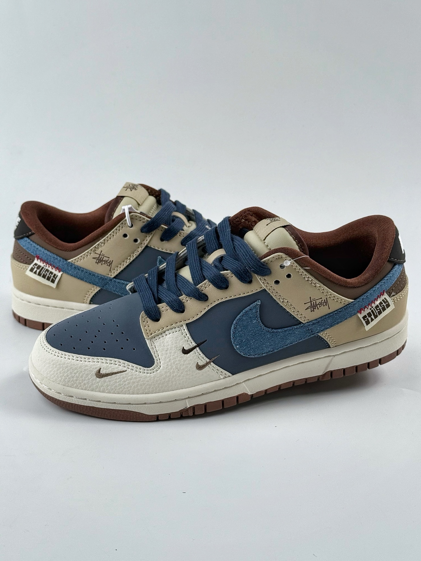 240 Nike SB Dunk Low x Stussy 白蓝棕三小钩 XD1588-209